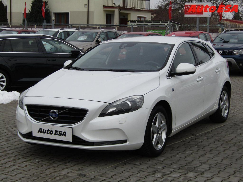 Volvo V40, 2.0 D,Navi,xenon,kůže - fotka 3