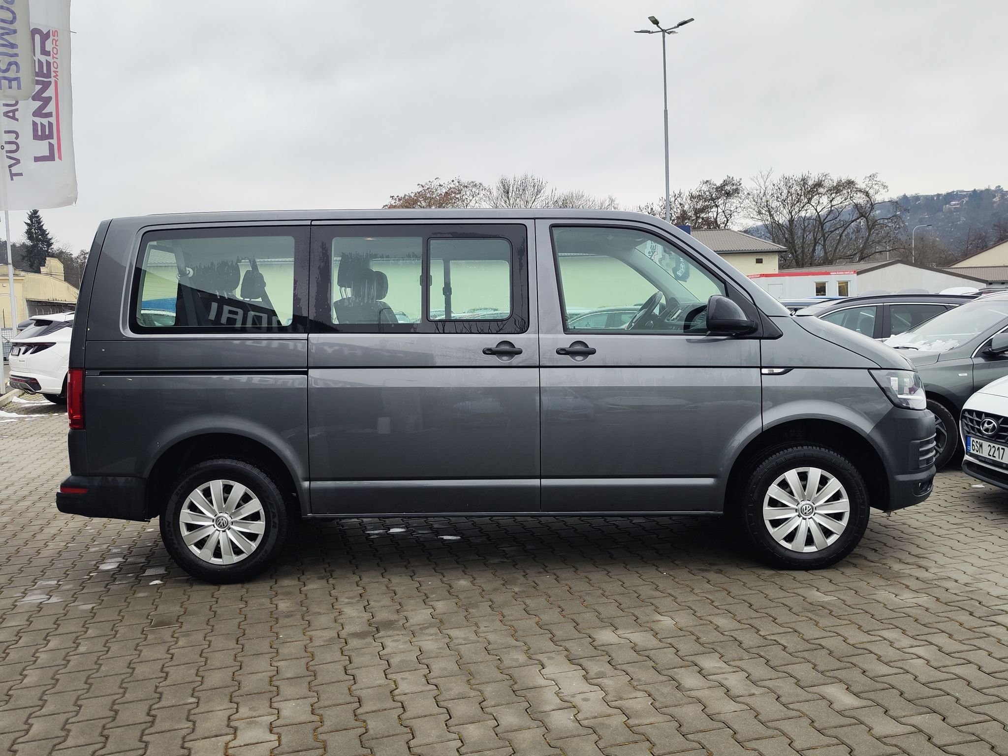 Volkswagen Caravelle, 2.0TDI/110kW DSG trend 9míst - fotka 4