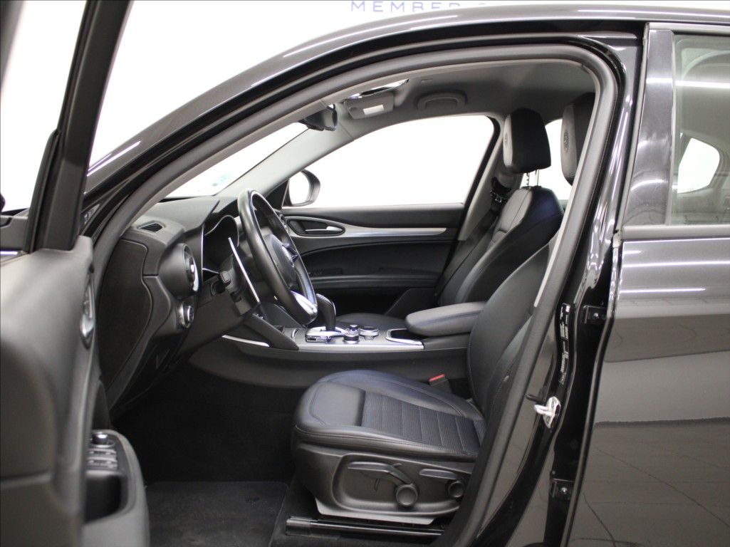 Alfa Romeo Stelvio, 2,2 JTD 140kW Q4 Bezklíč KAM. - fotka 6