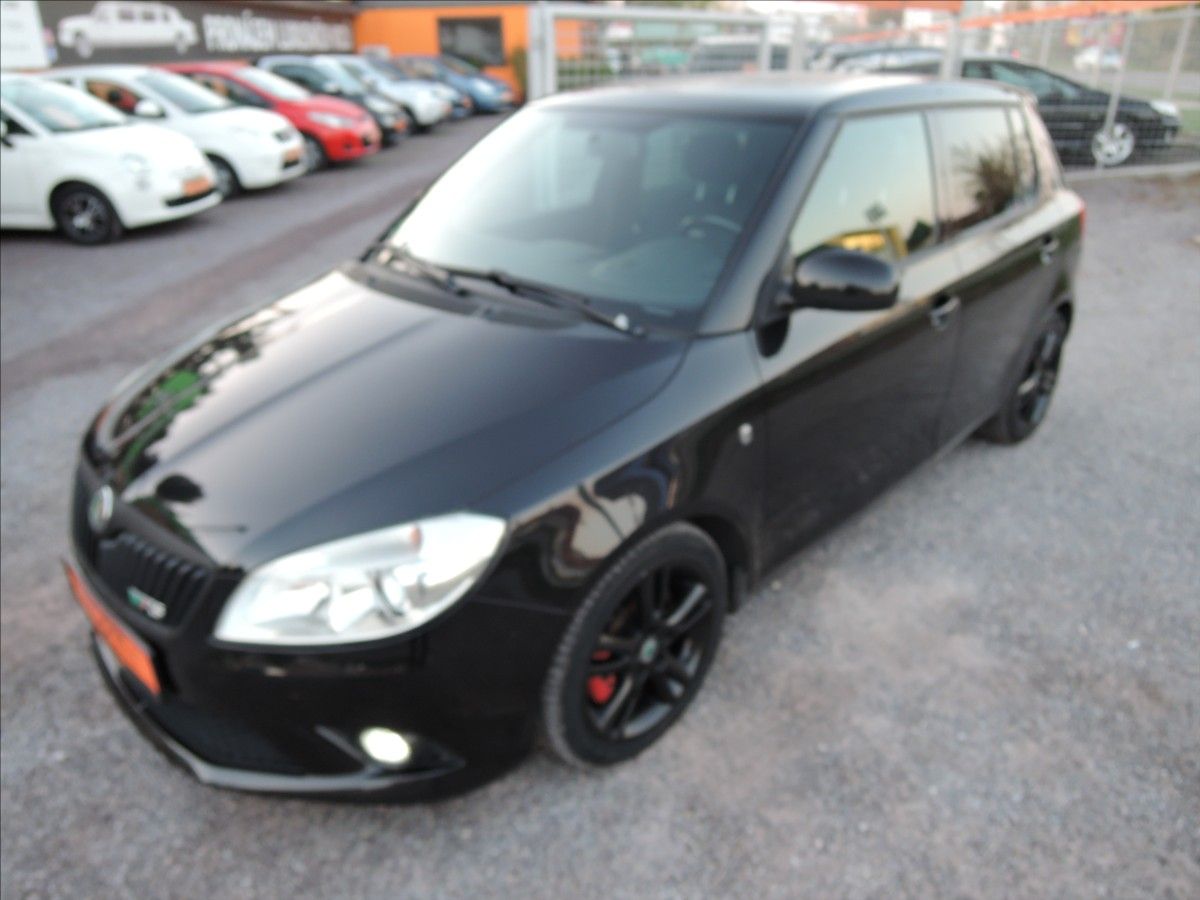 Škoda Fabia, 1,4 TSI RS DSG 180PS Servis - fotka 3