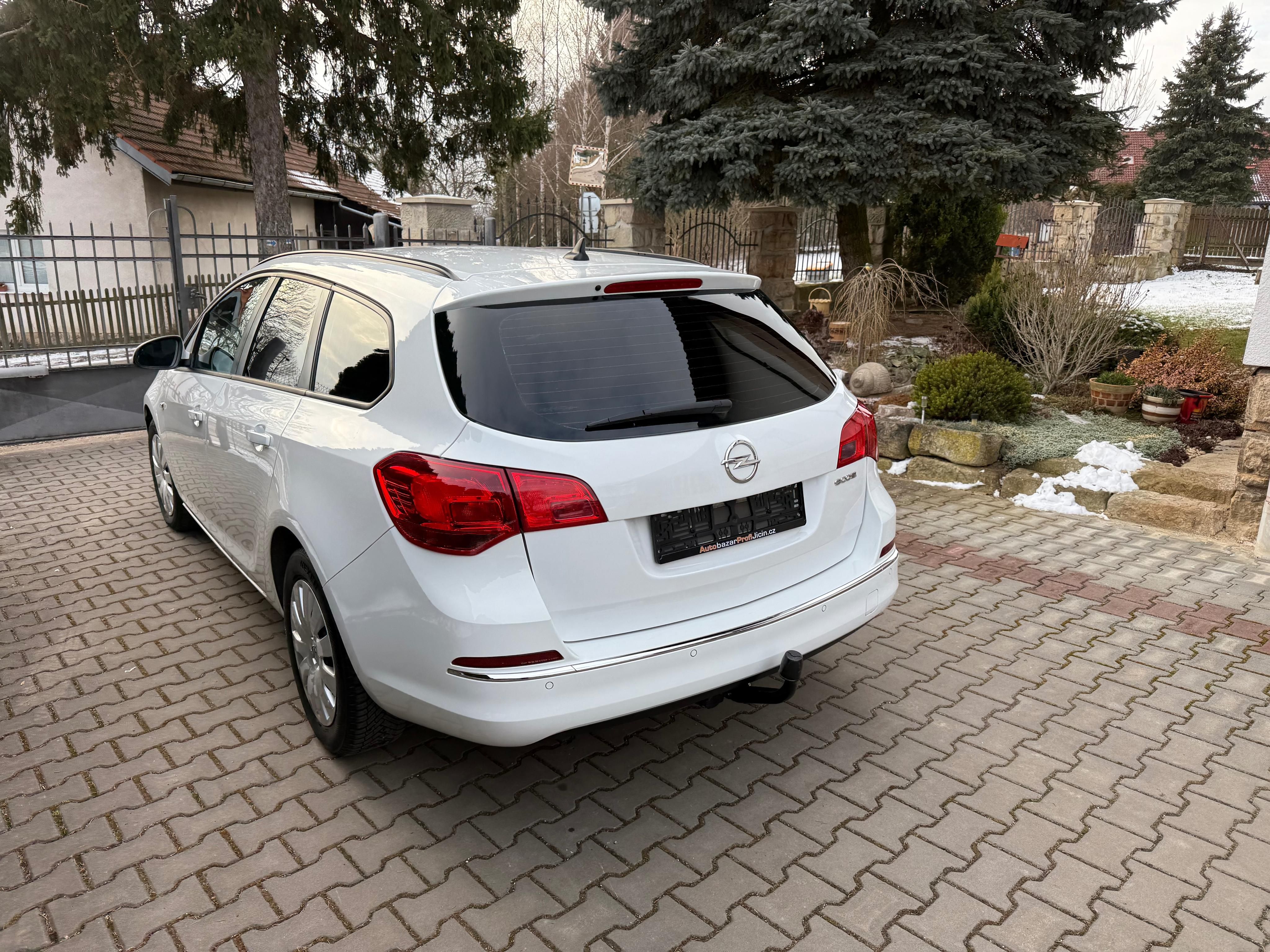 Opel Astra, Sports 1,3CDTi /70kw Tažné - fotka 6