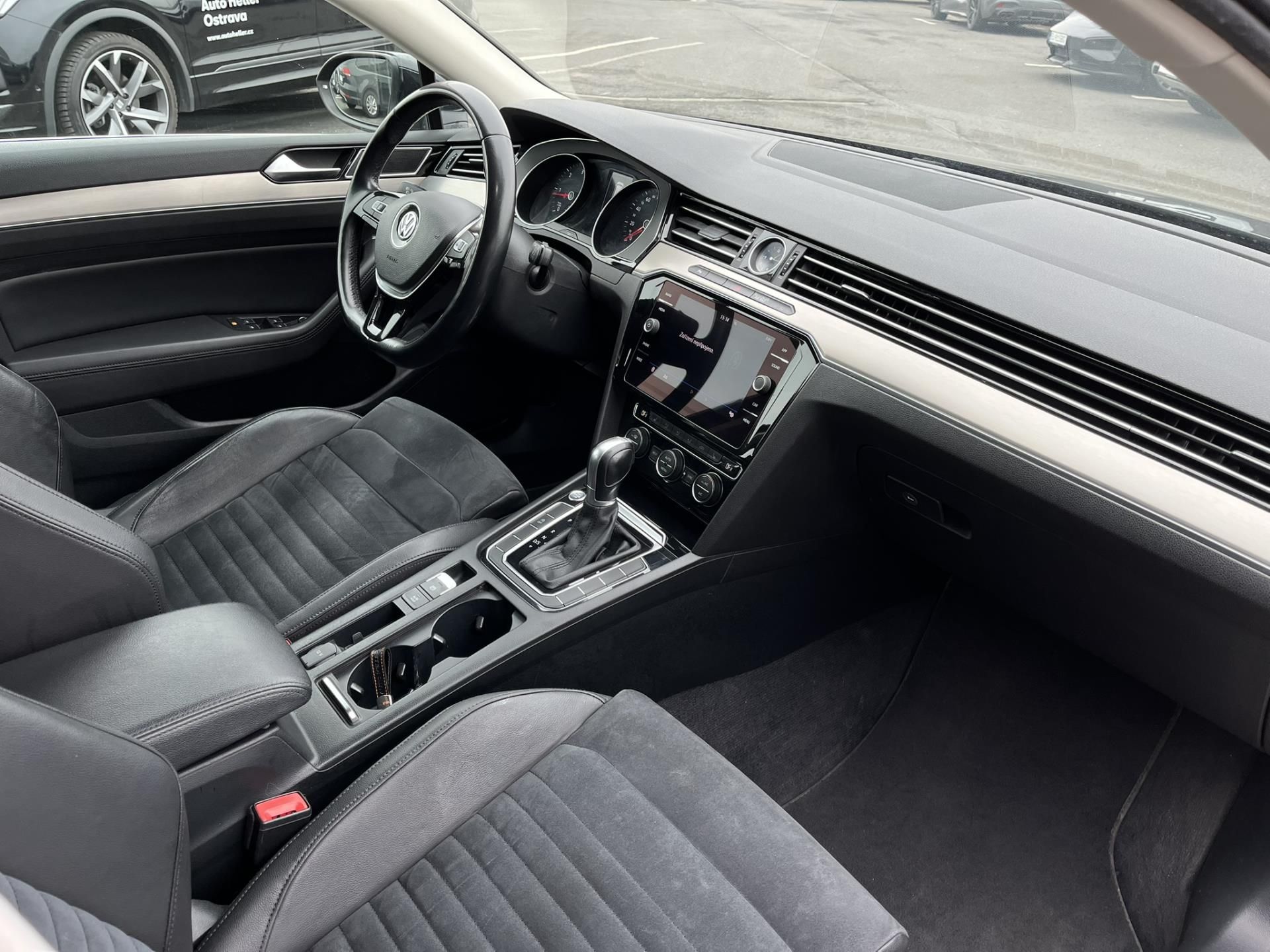 Volkswagen Passat Variant, 2.0TDi DSG 110kW R-Line - fotka 5