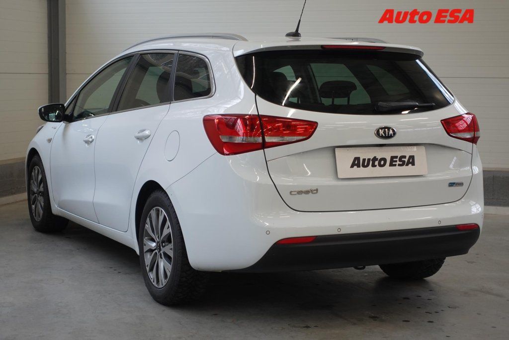 Kia Cee´d, 1.6CRDi,Navi,AC - fotka 6