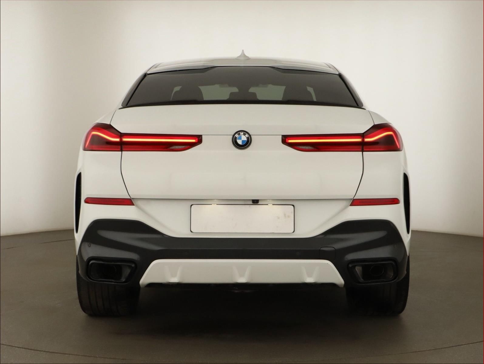 BMW X6, xDrive40i, ACC, Výhřev, Kamera - fotka 4