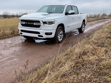 1500 Laramie 4x4 Hemi V8