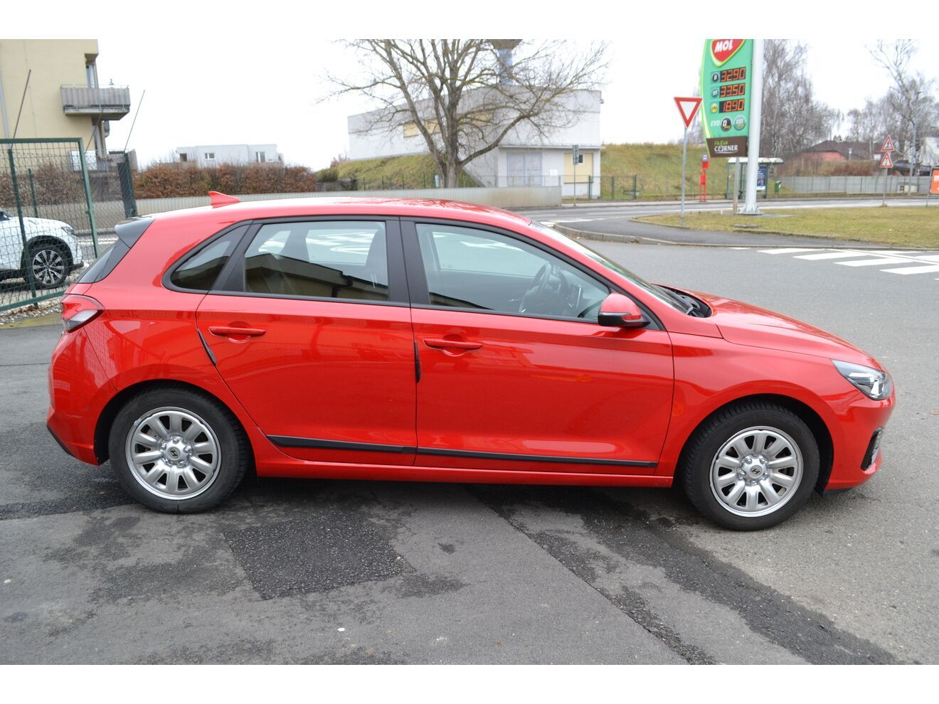Hyundai i30, 1.0T-GDI COMFORT ALU16 - fotka 6