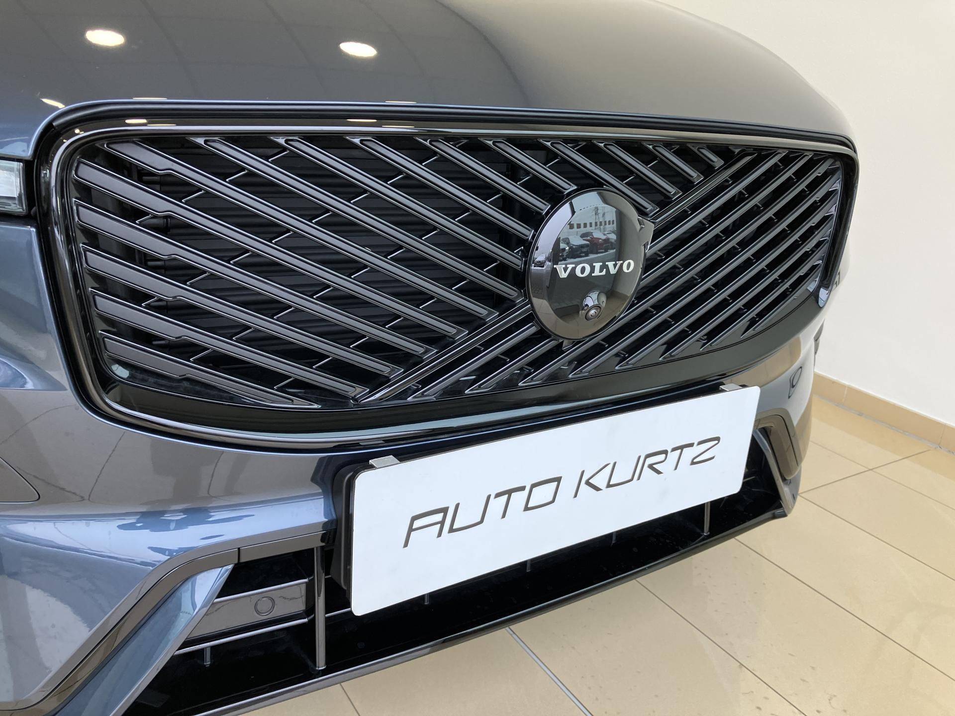 Volvo XC60, T6 eAWD Black Edition Plus AT8 - fotka 3
