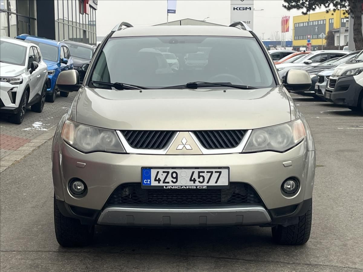 Mitsubishi Outlander, 2,0 DI-D  Intense plus 4WD - fotka 2