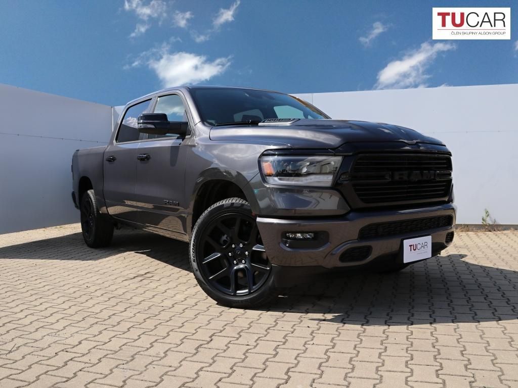 RAM 1500, Laramie Night Edition 5.7 V8 - fotka 3