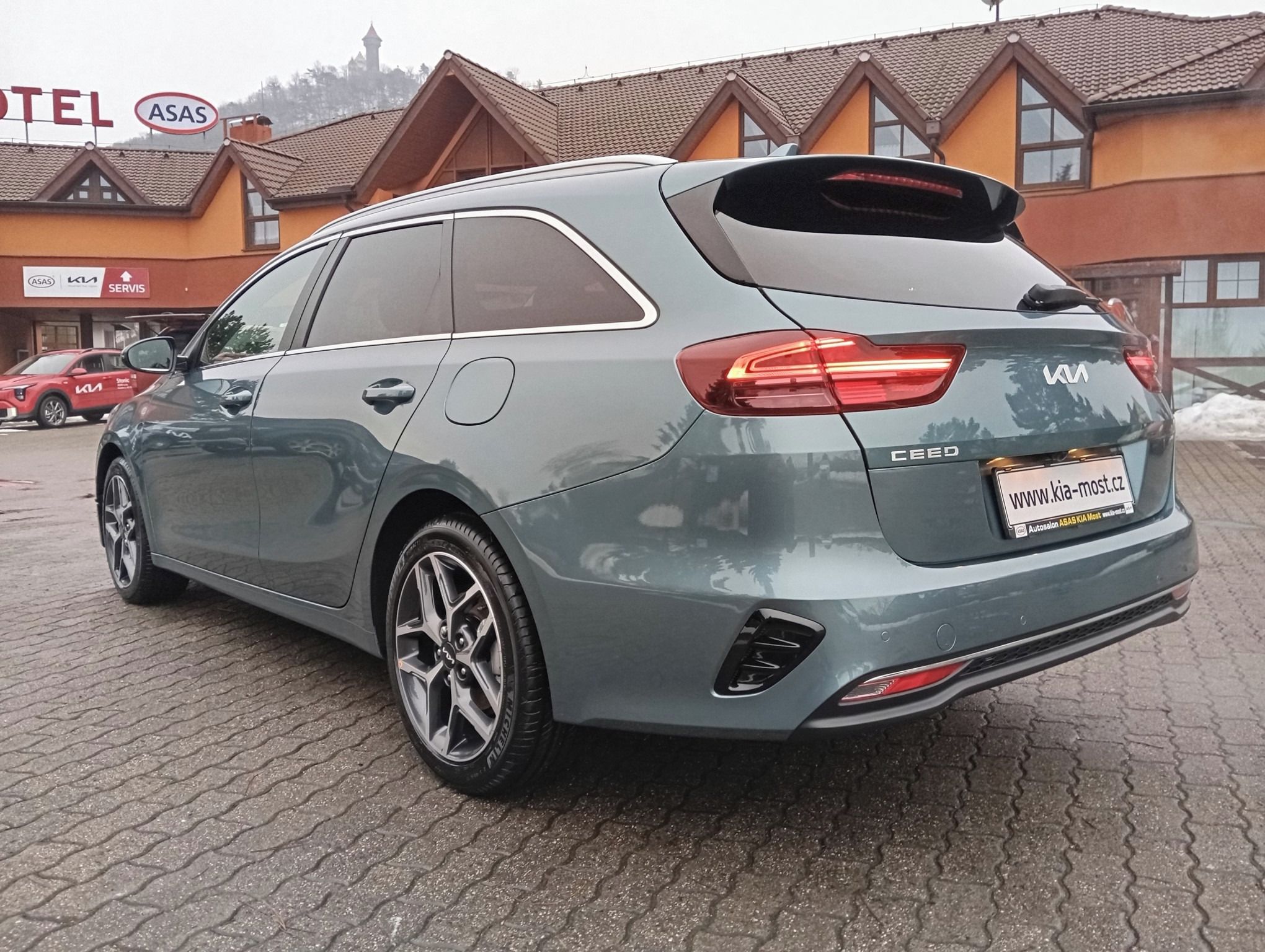 Kia Cee´d SW, 1.5 T-GDi 7DCT TOP + Business - fotka 3