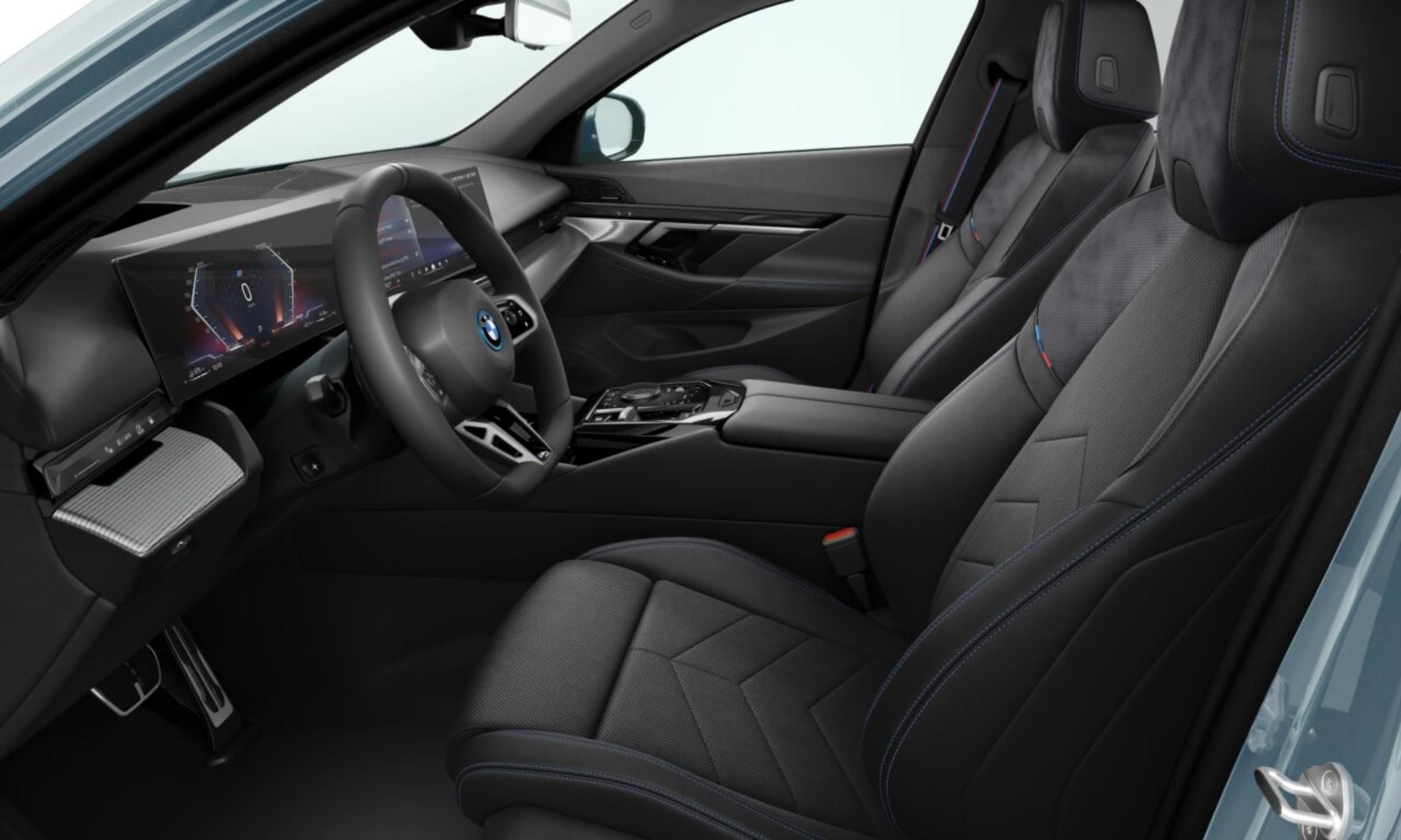 BMW Řada 5, 550e xDrive Sedan - fotka 6