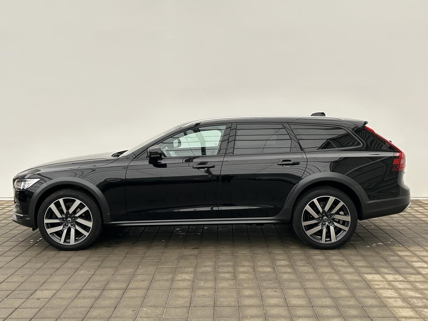 Volvo V90, 2.0B6 220kW 4x4  Cross Country - fotka 4