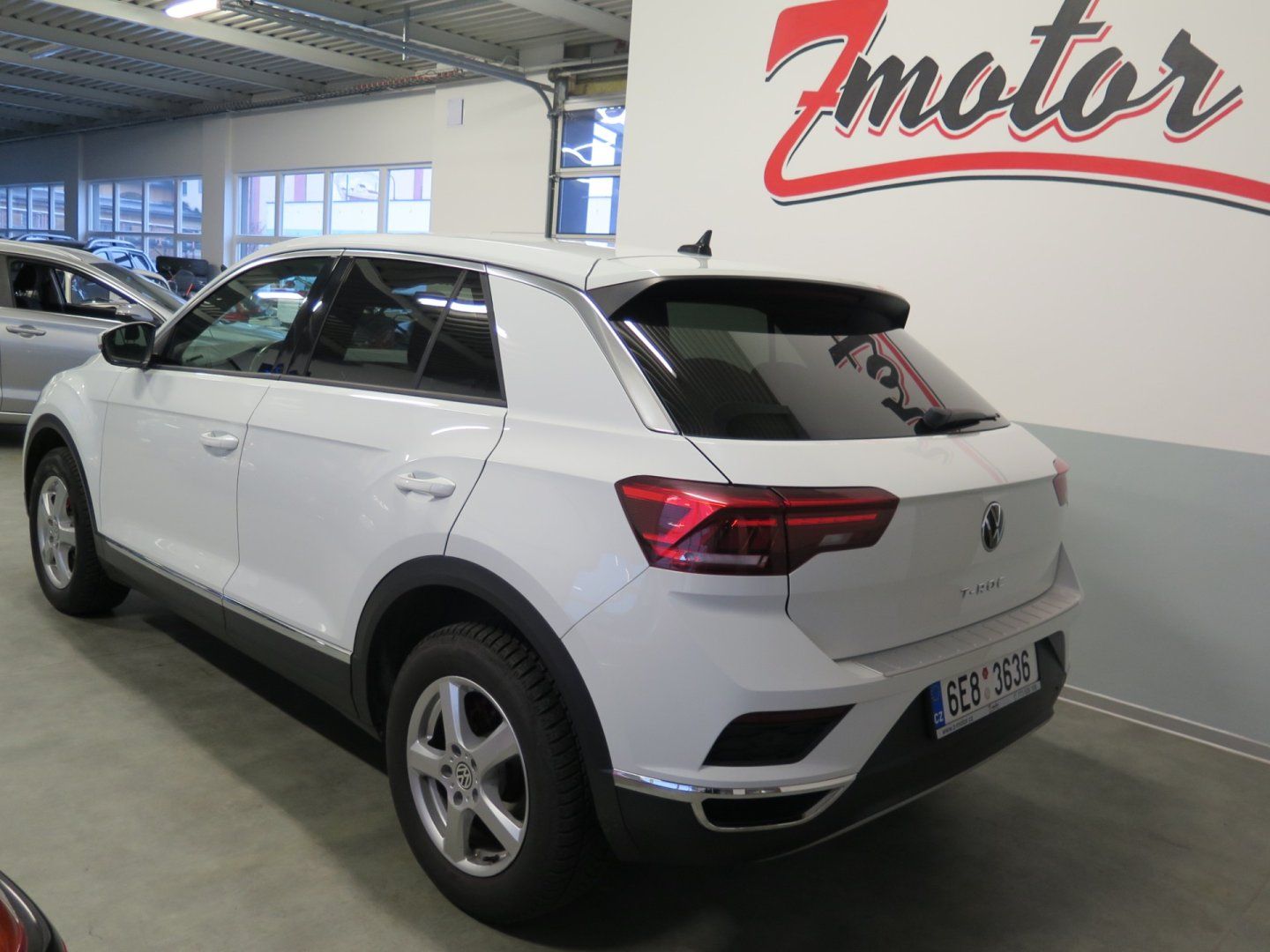 Volkswagen T-Roc, 1.5TSI,klima,výhřev,2xkola - fotka 2