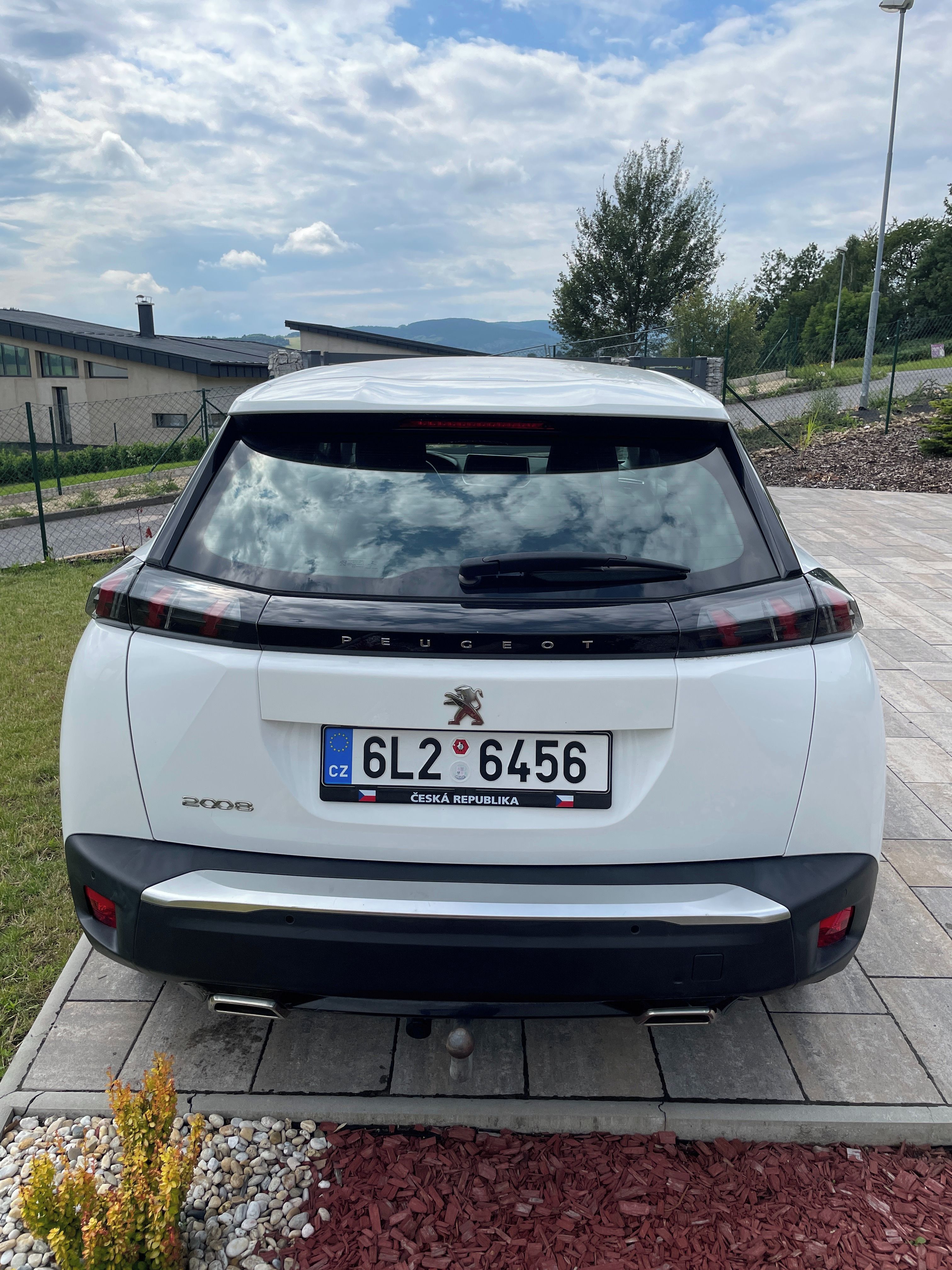 Peugeot 2008, 96 kW, dvě sady alu kol, tažné - fotka 6