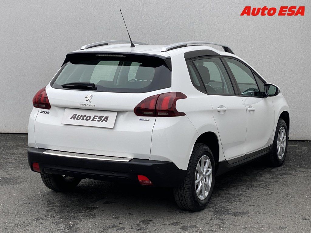 Peugeot 2008, 1.2 PT,ČR,GT Line - fotka 4