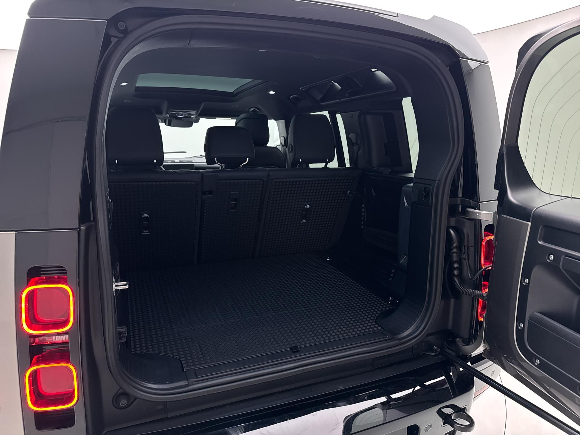 Land Rover Defender, 110 P425 X-DYNAMIC HSE AWD CZ - fotka 6