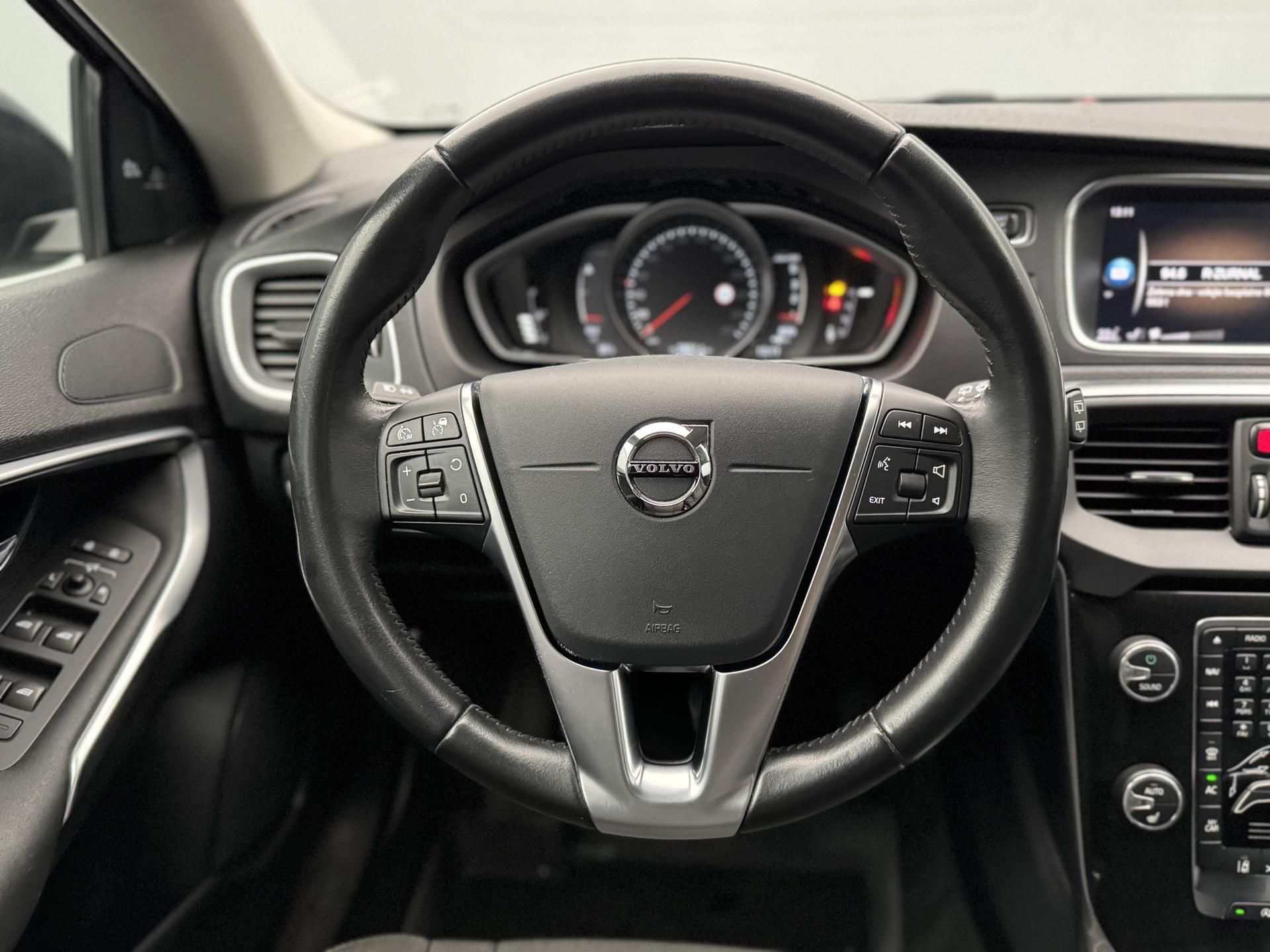 Volvo V40, CC MOMENTUM AUT - fotka 3
