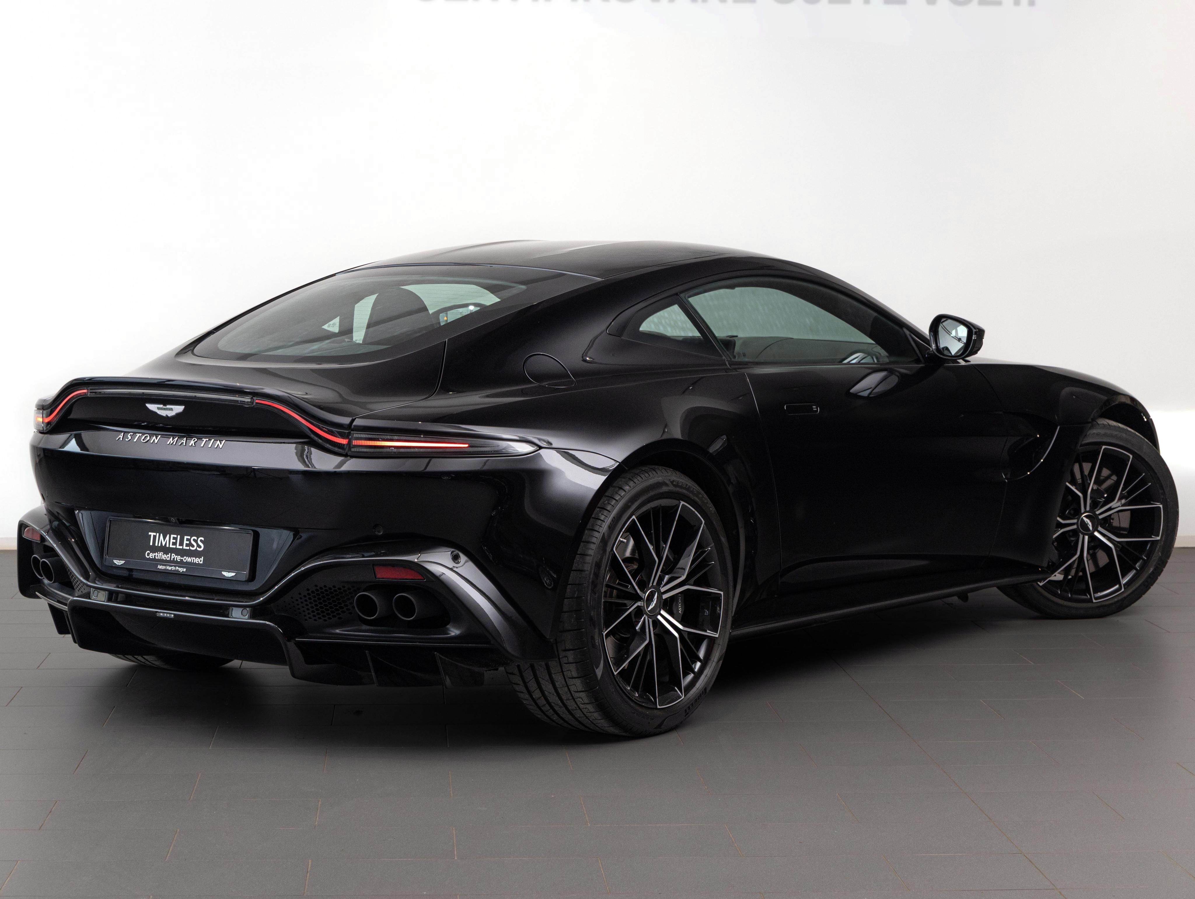 Aston Martin V8 Vantage, Onyx Black - fotka 4