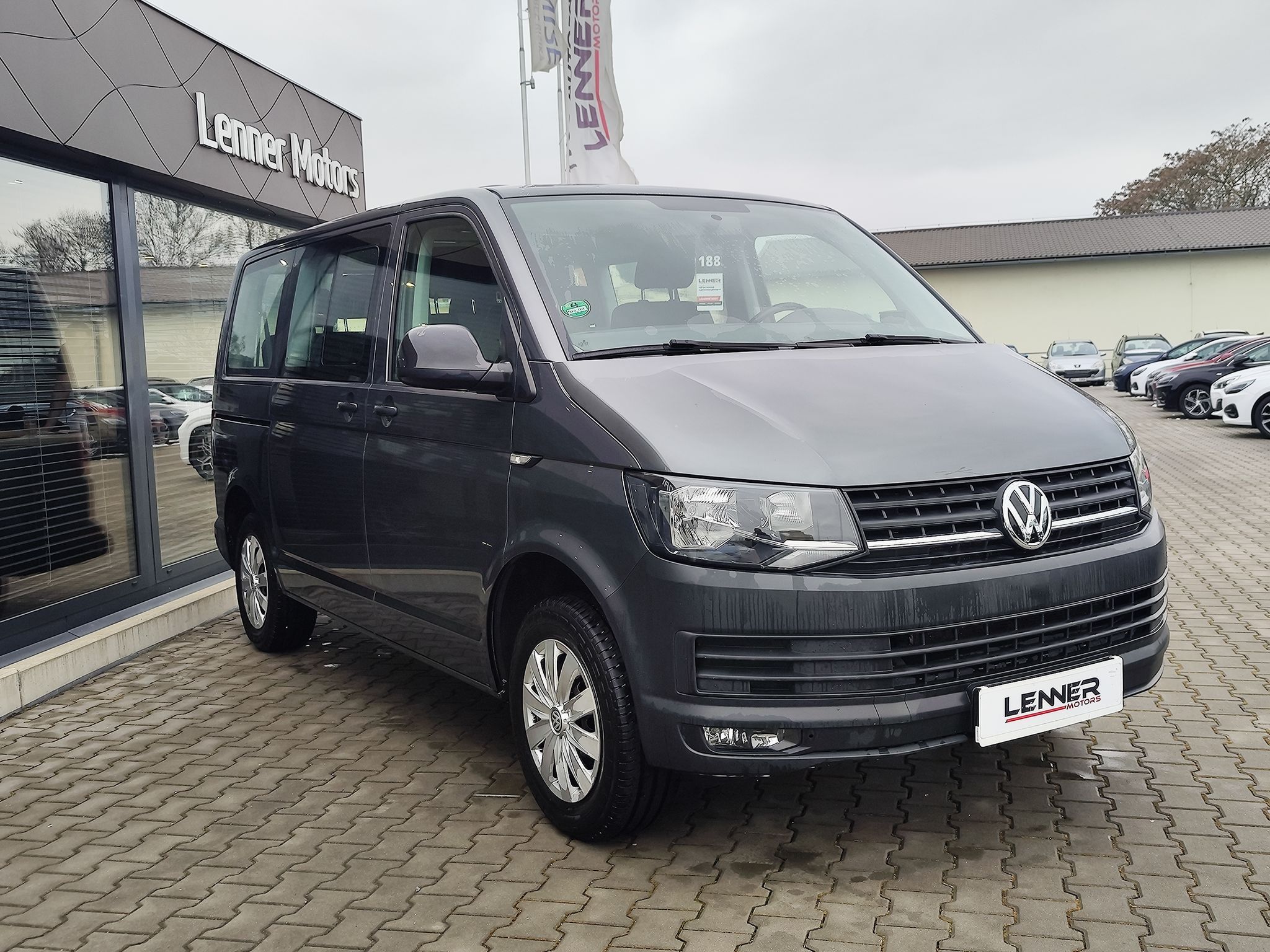 Volkswagen Caravelle, 2.0TDI/110kW DSG trend 9míst - fotka 3