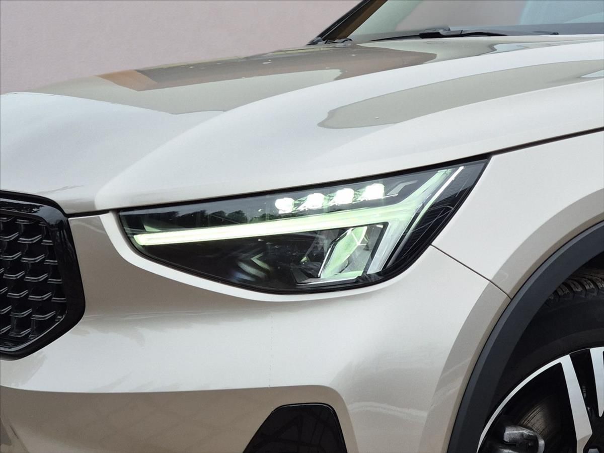 Volvo XC40, 2,0 B3 Plus Dark - fotka 5