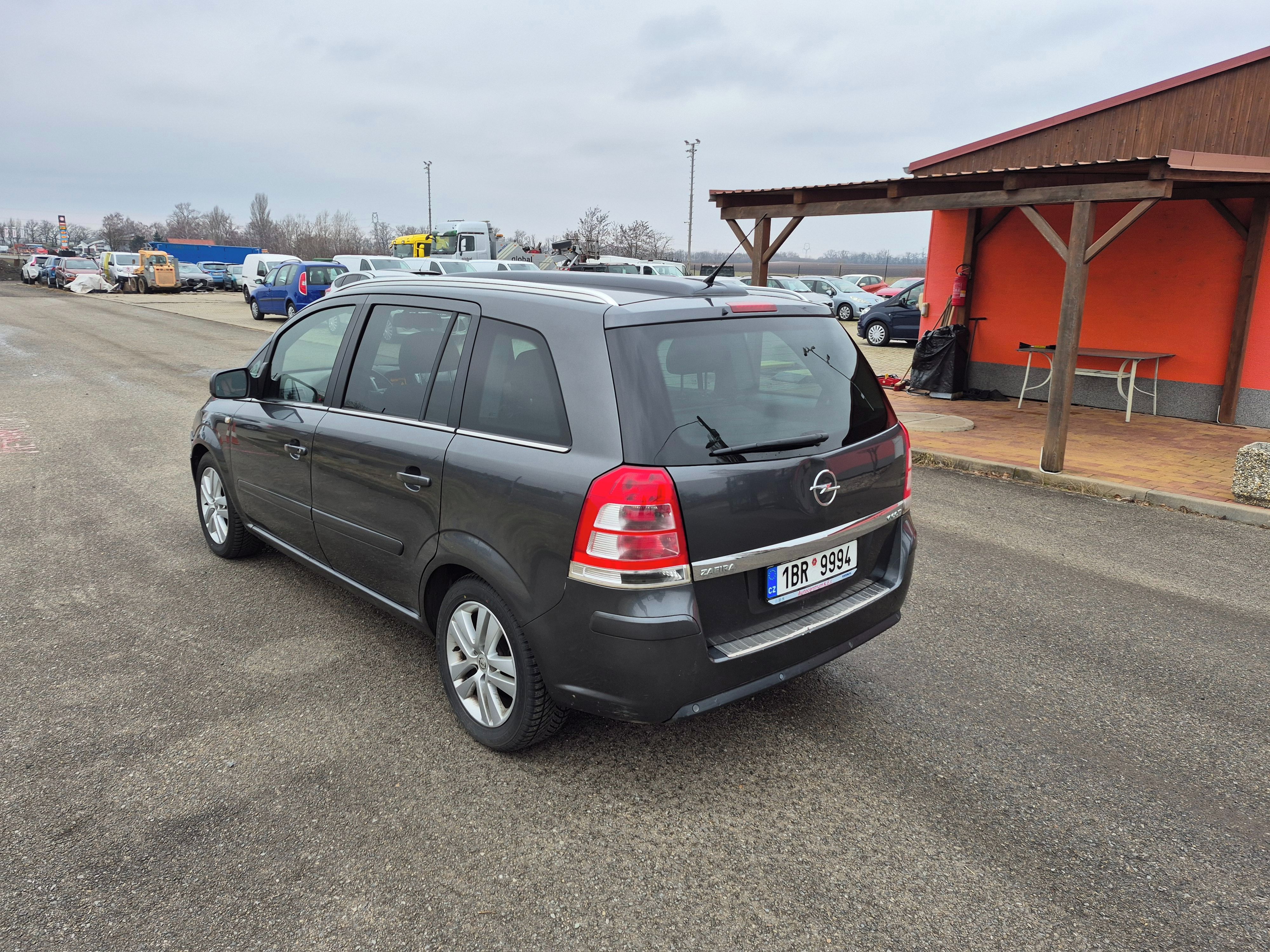 Opel Zafira, 1,7CDTI, 92kW, 7-míst - fotka 4
