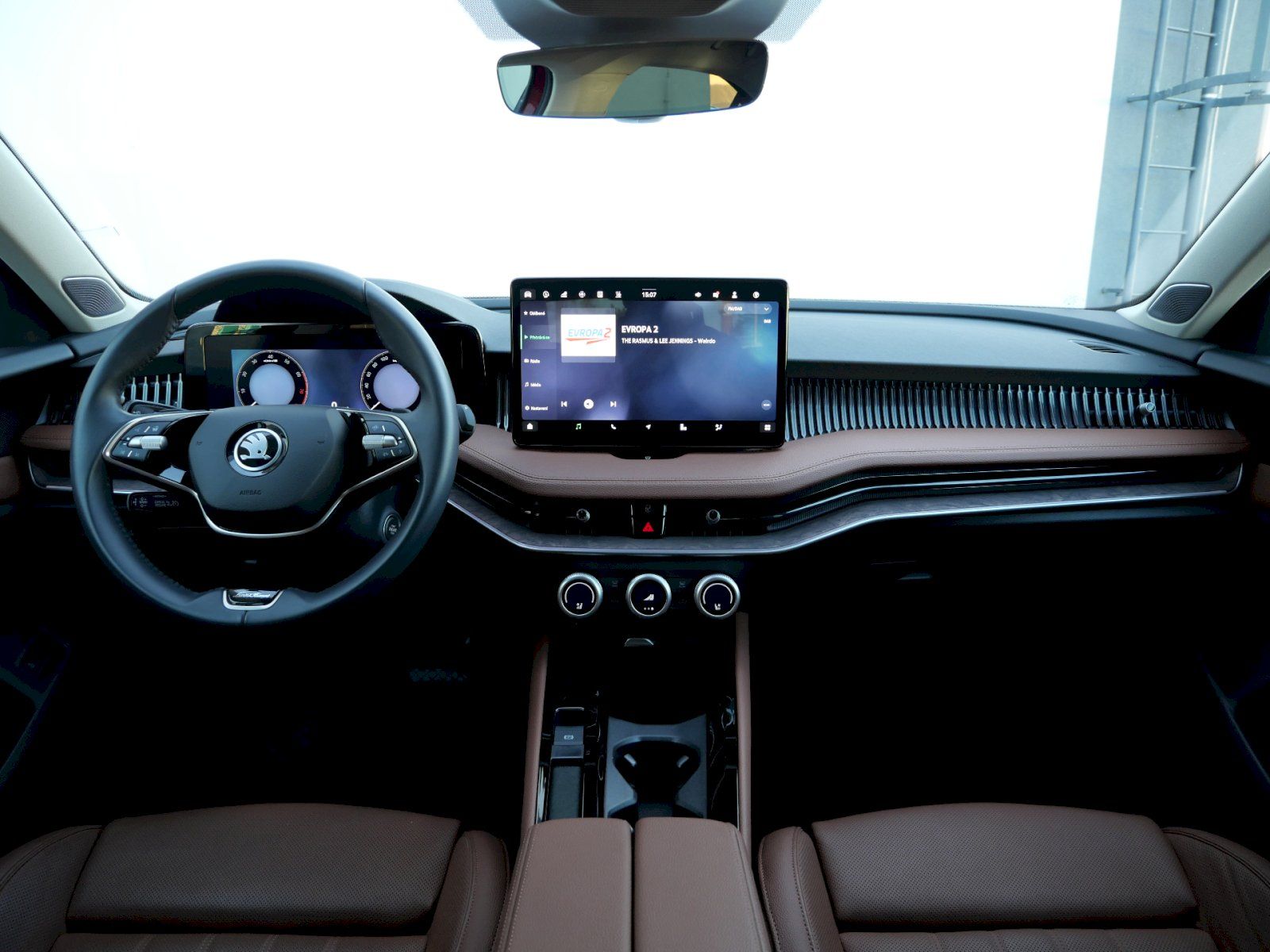 Škoda Superb, L&K DSG 4x4 2.0TSI 195kW - fotka 5