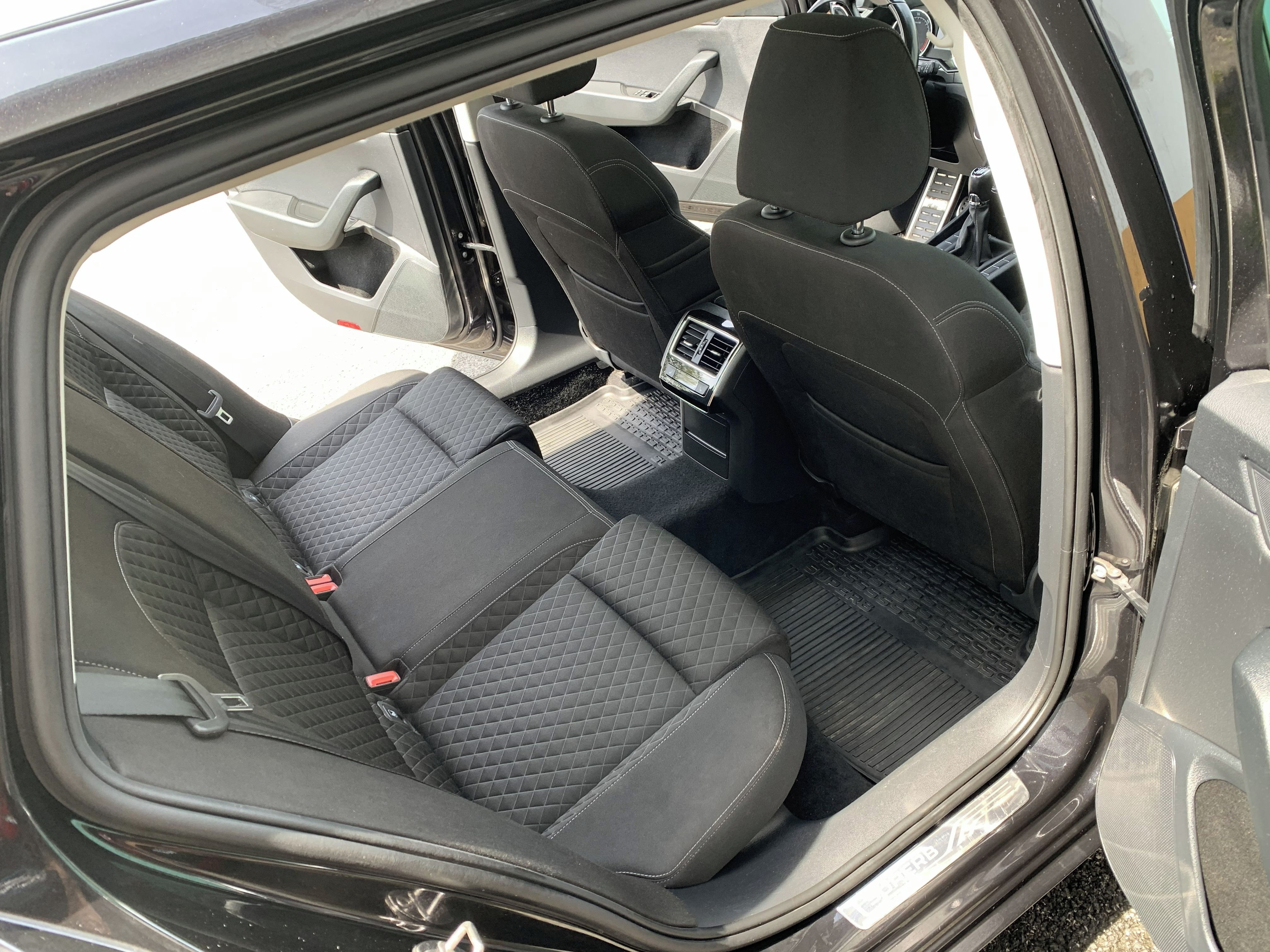 Škoda Superb, 2.0 TDI - fotka 5