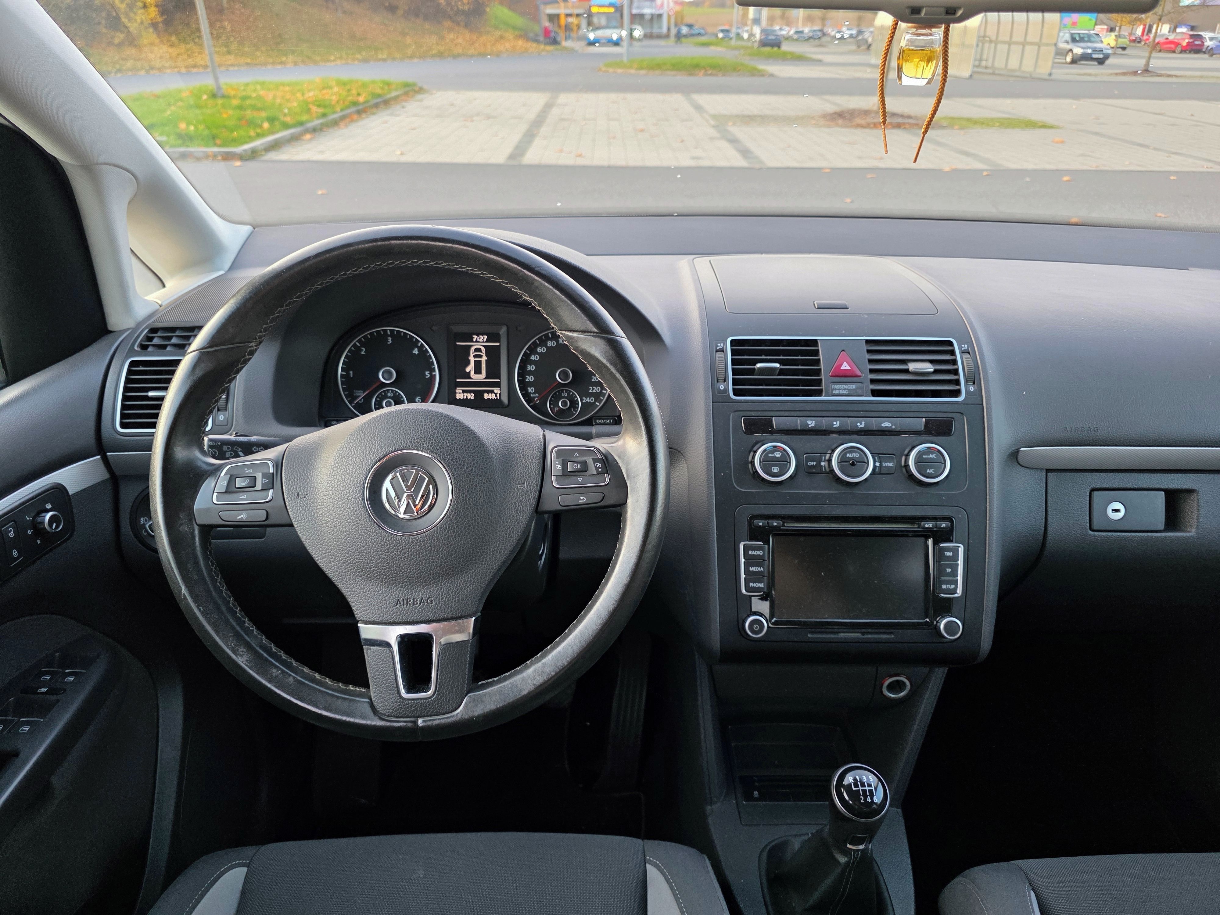 Volkswagen Touran - fotka 6