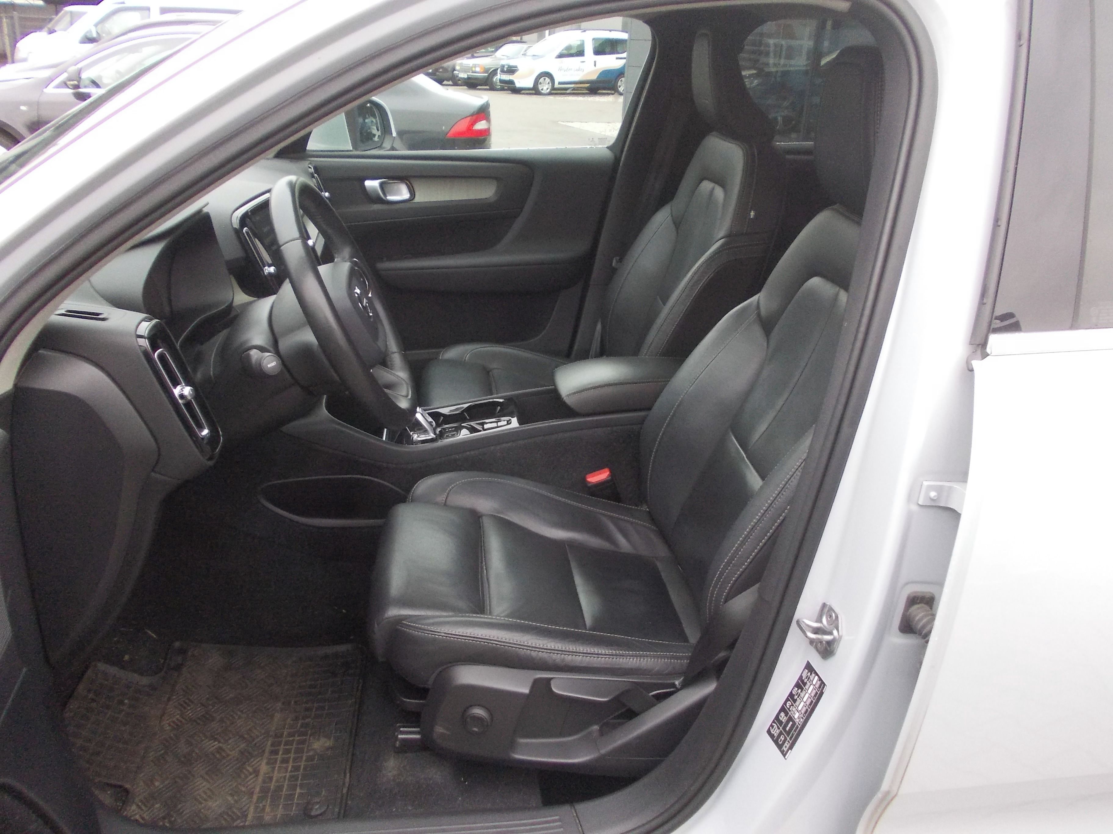 Volvo XC40, 2.0D 140KW INSCRIPTION TAŽNÉ - fotka 6