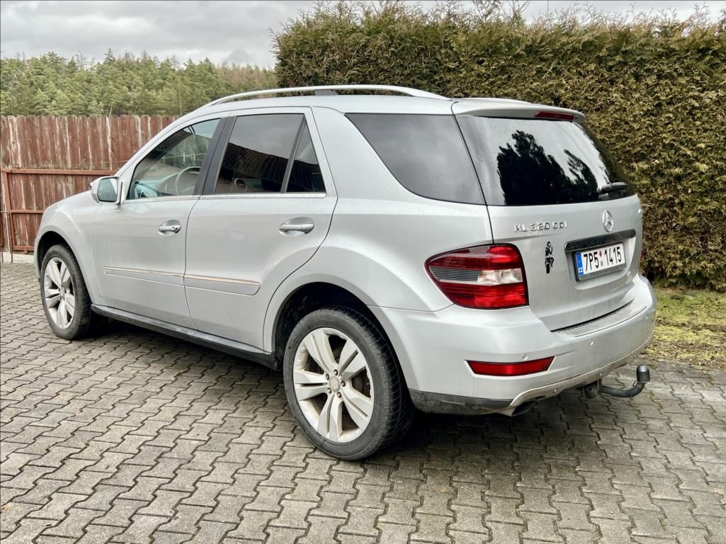 Mercedes-Benz Třídy M, 320 CDI 4MATIC 7G-TRONIC - fotka 4