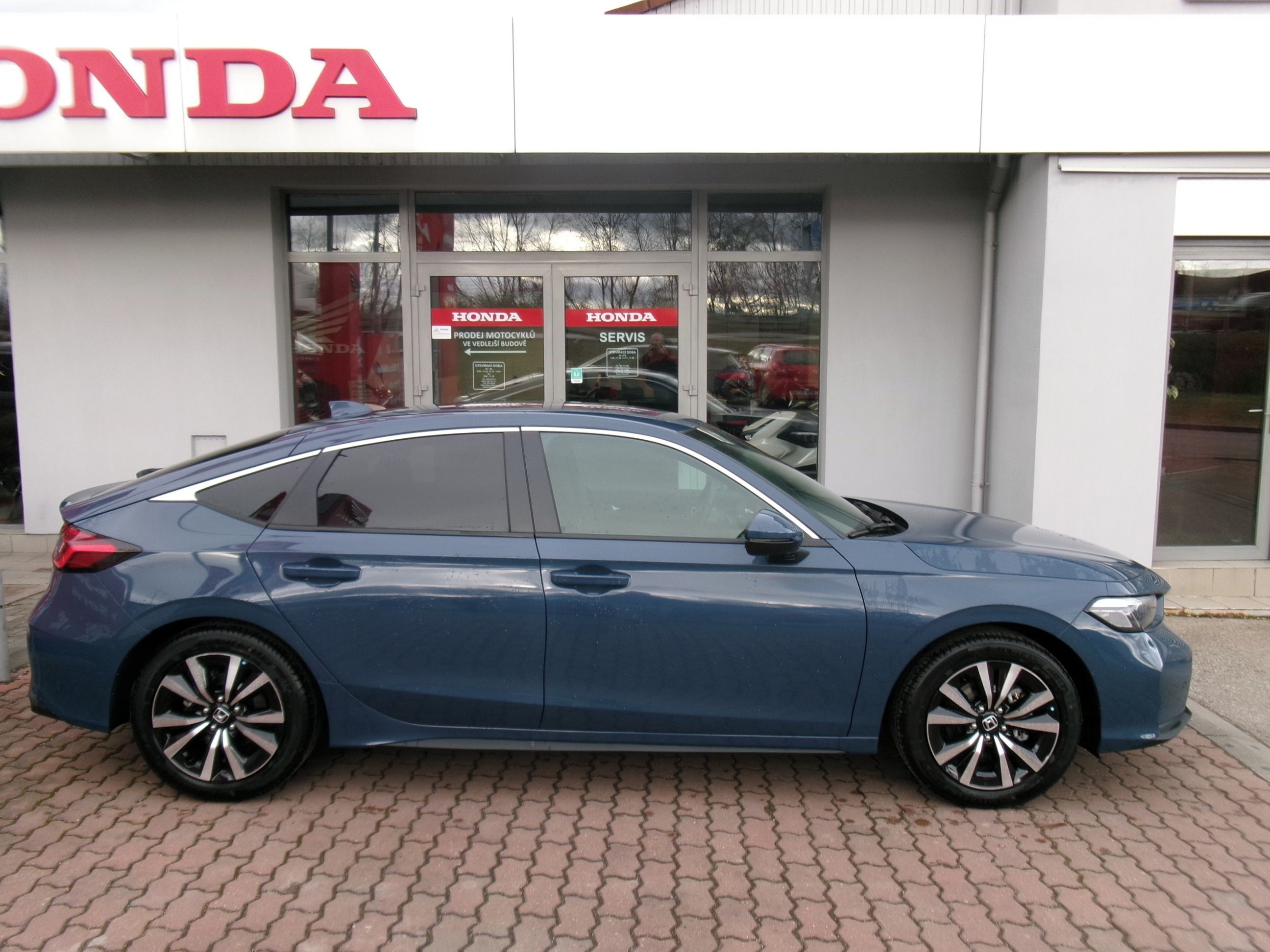 Honda Civic, 2.0e:HEV ELEGANCE PLUS 26 - fotka 6
