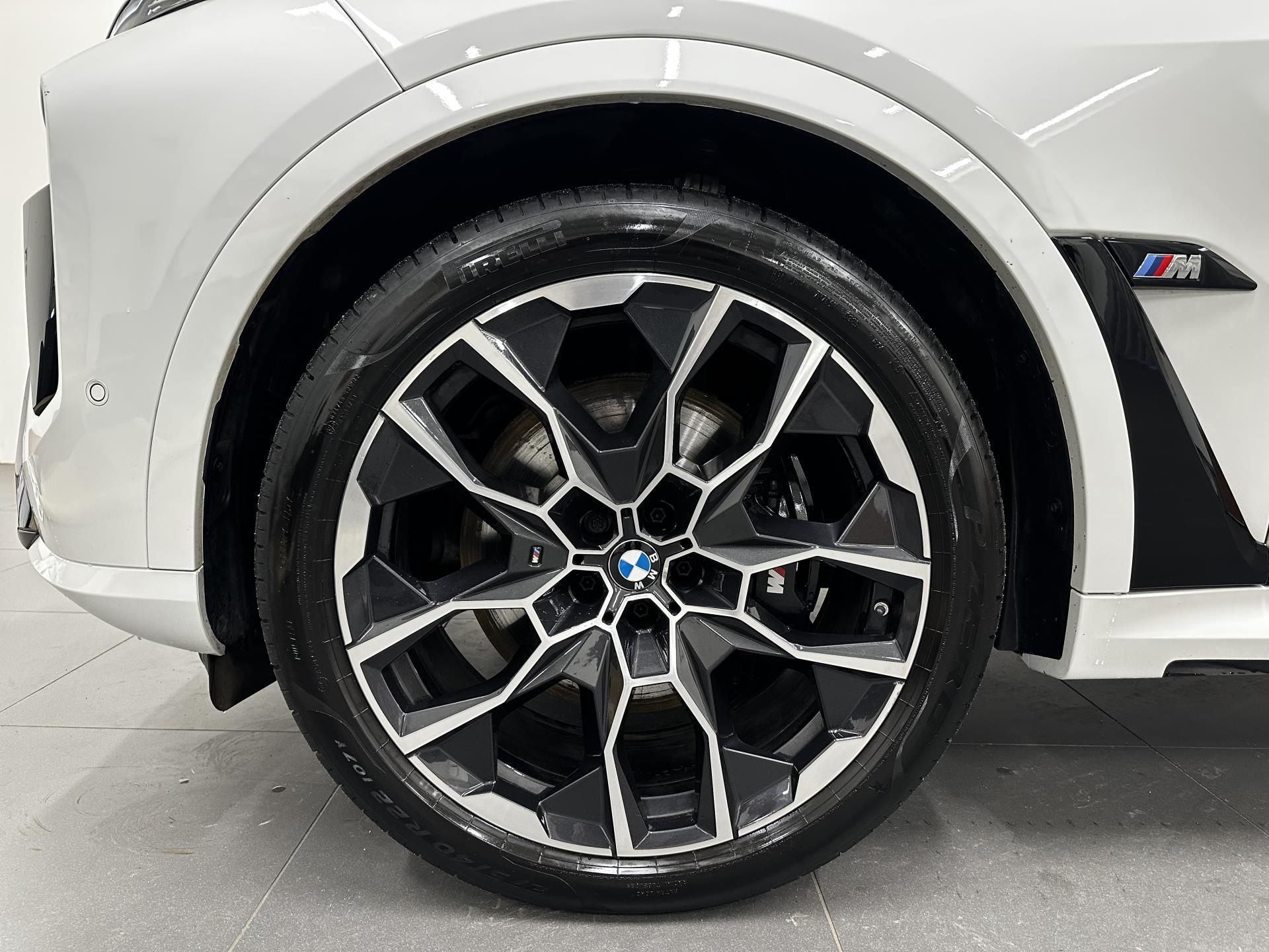 BMW X7, X7 M60i xDrive - fotka 4