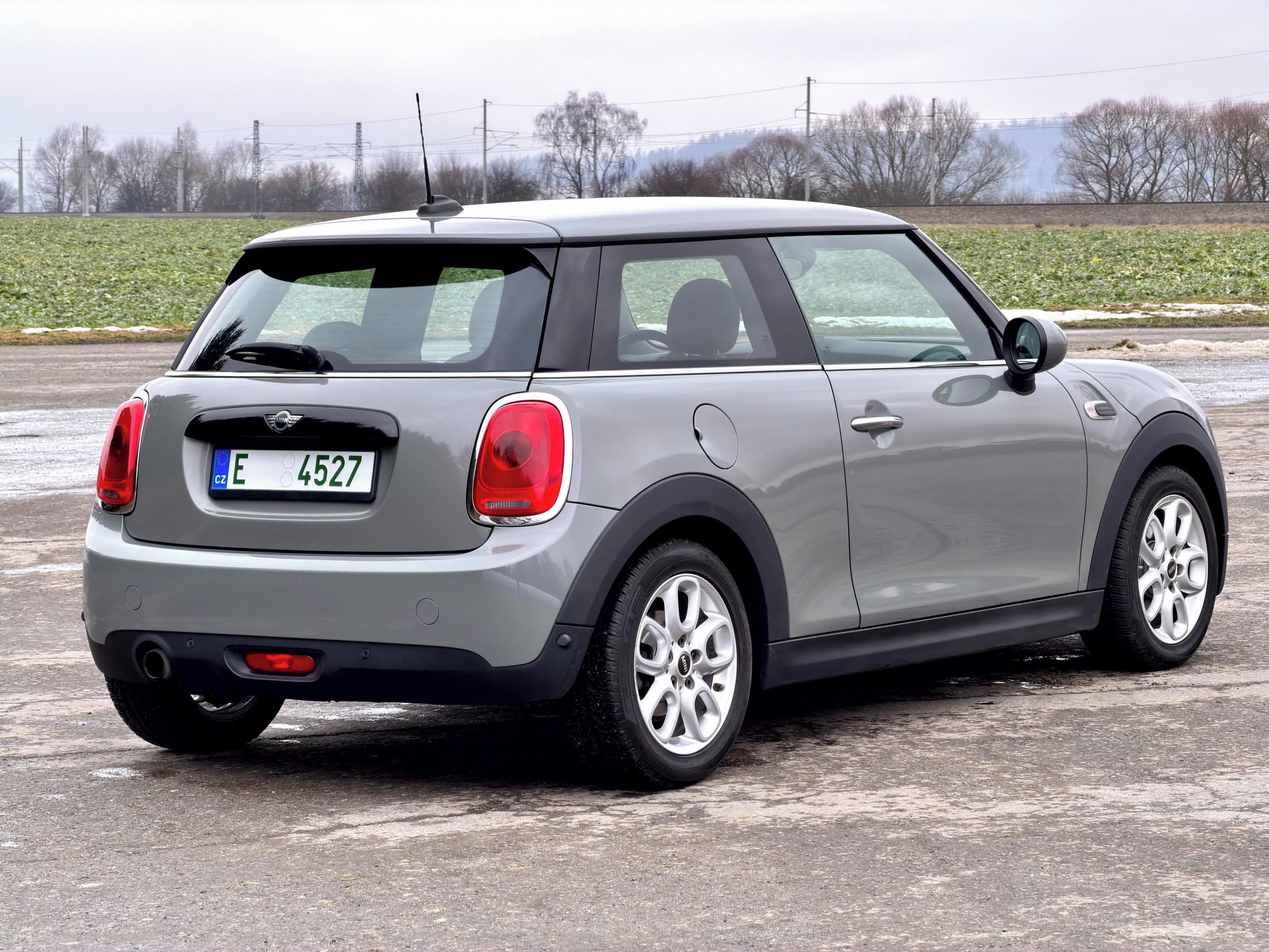Mini Cooper, 1,5T 100kw, serviska, TOP - fotka 4