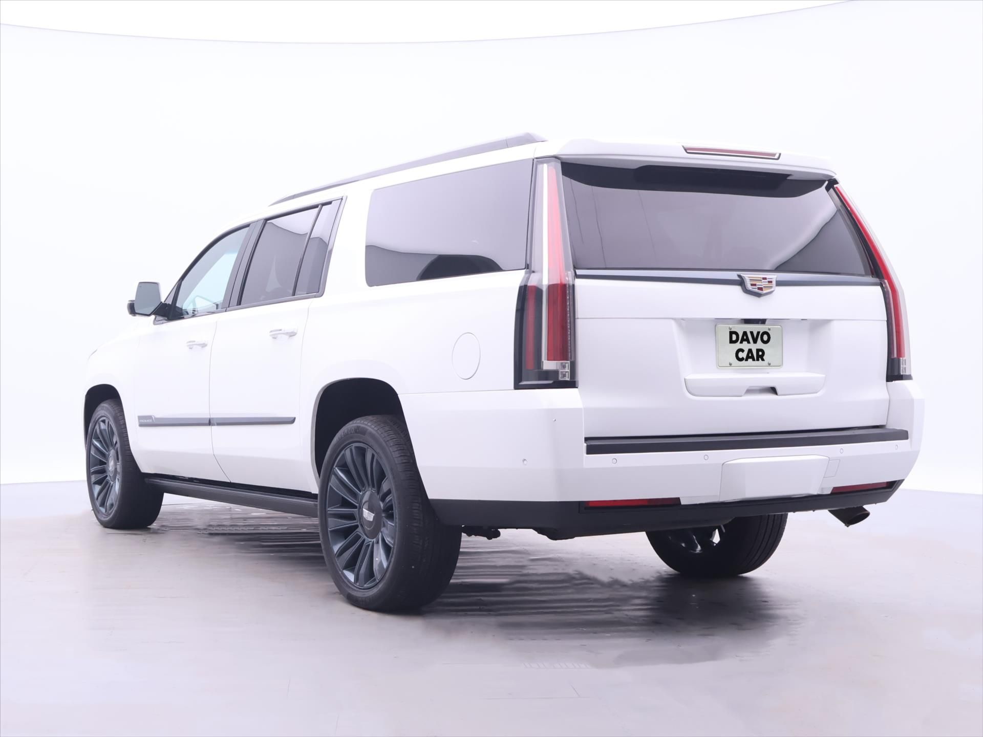 Cadillac Escalade, 6,2 L V8 313kW AWD Platinum - fotka 5