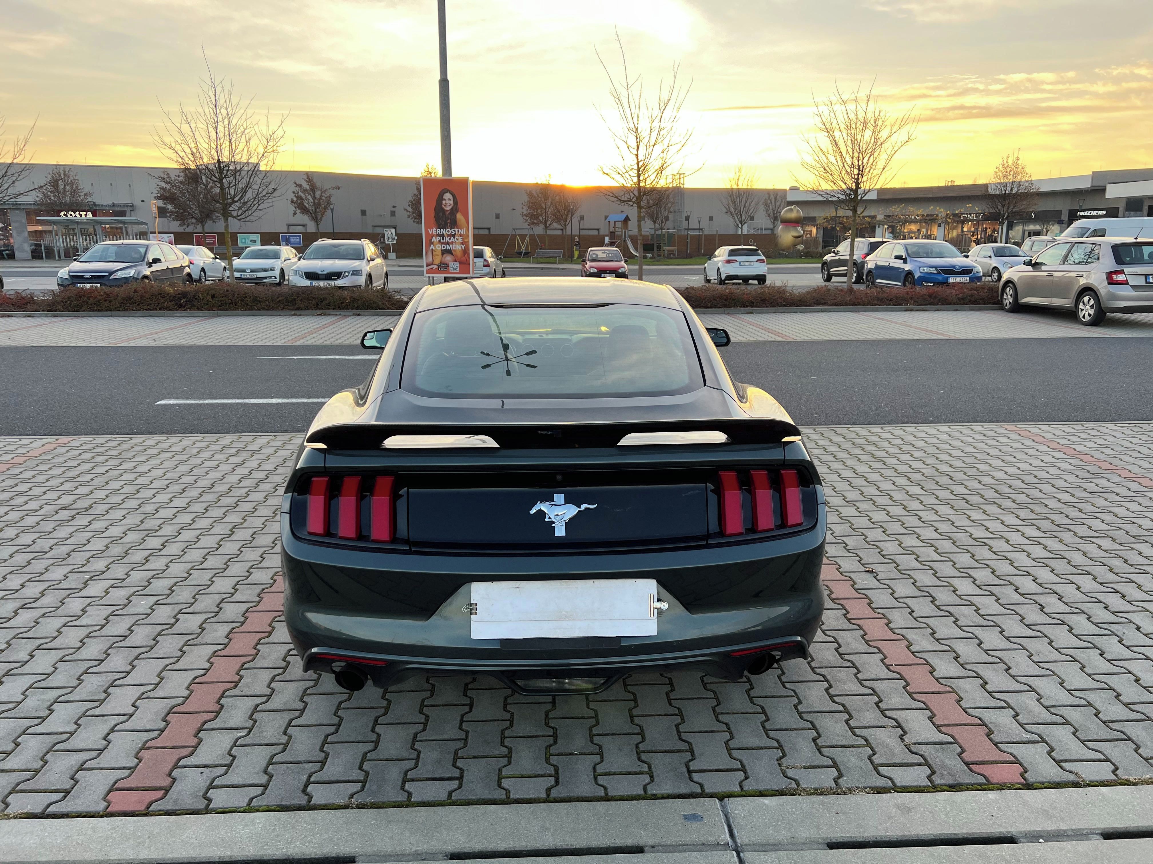 Ford Mustang, 3.6 V6 224kw automat s pádly - fotka 4