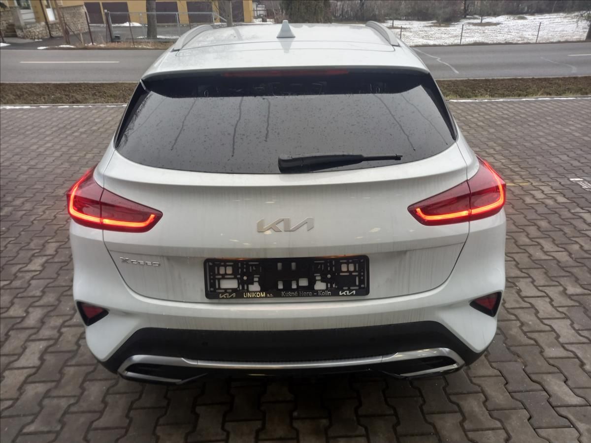 Kia XCee´d, 1,6 T-GDi 7DCT EXCLUSIVE - fotka 4