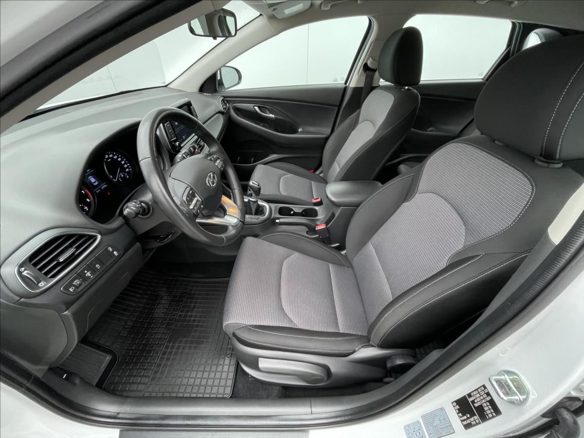 Hyundai i30, 1,5 CVVT Comfort PDC+AC - fotka 4
