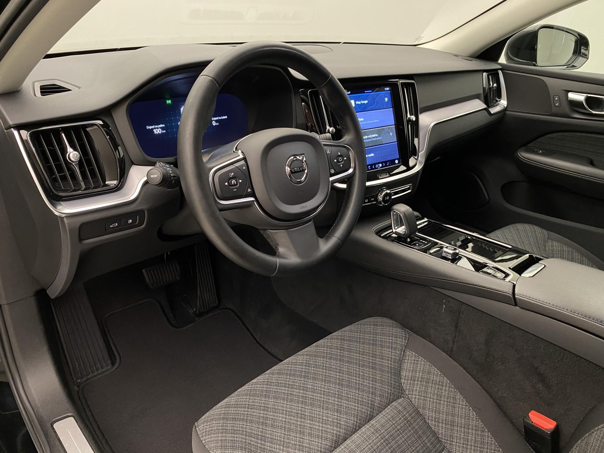 Volvo V60, T6 AWD RECHARGE CORE AUT - fotka 4