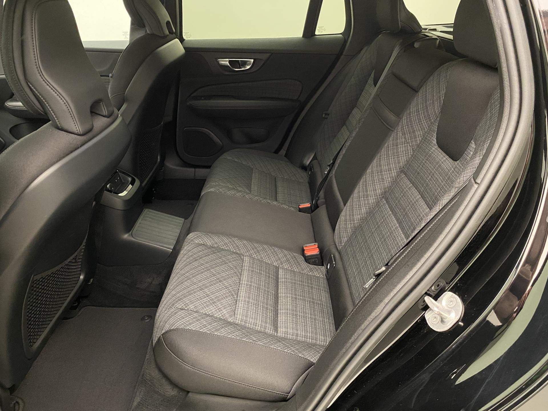 Volvo V60, T6 AWD RECHARGE CORE AUT - fotka 5