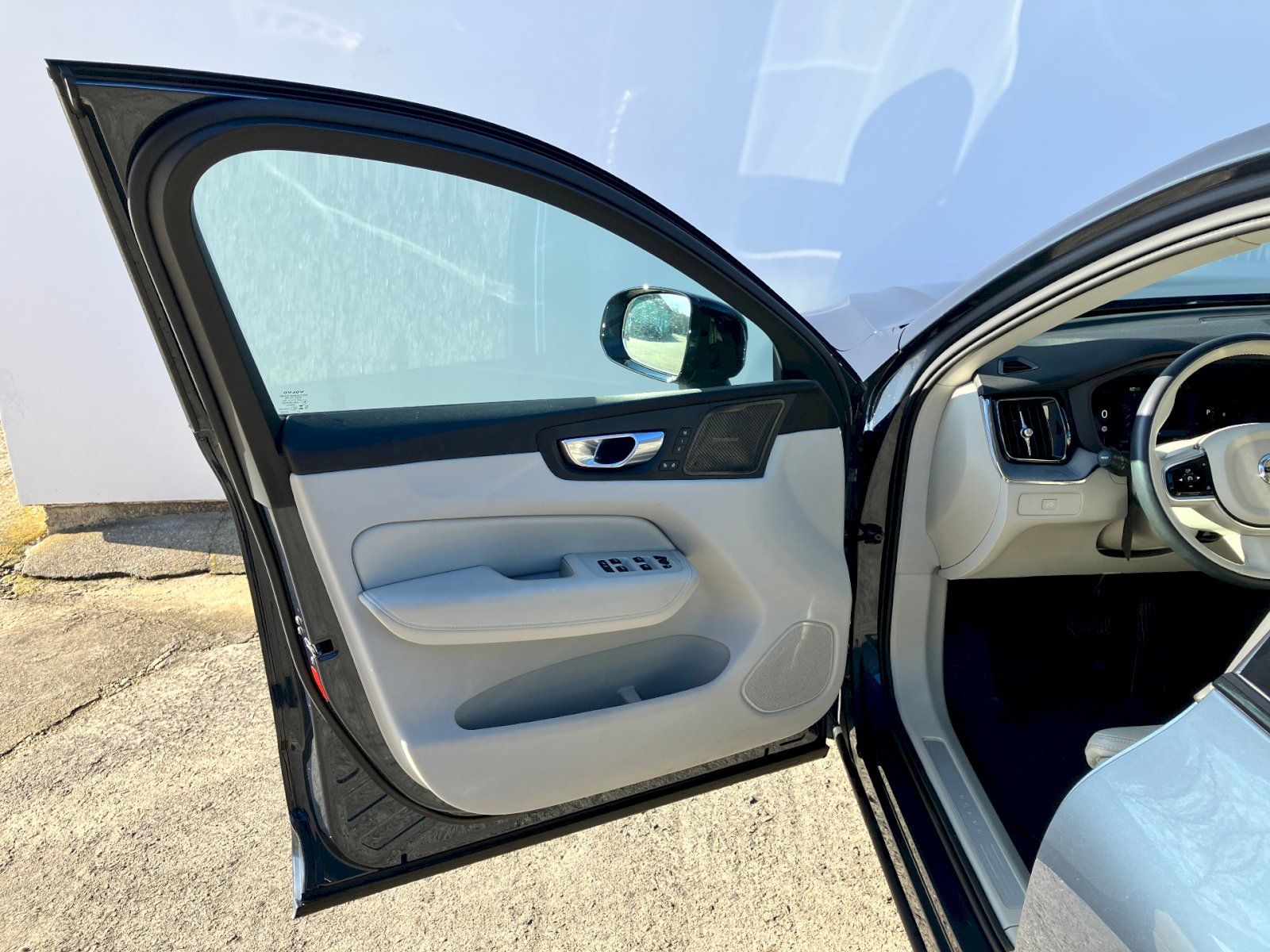 Volvo XC60, 2.0TDI / 145kW AUT Plus Dark - fotka 6