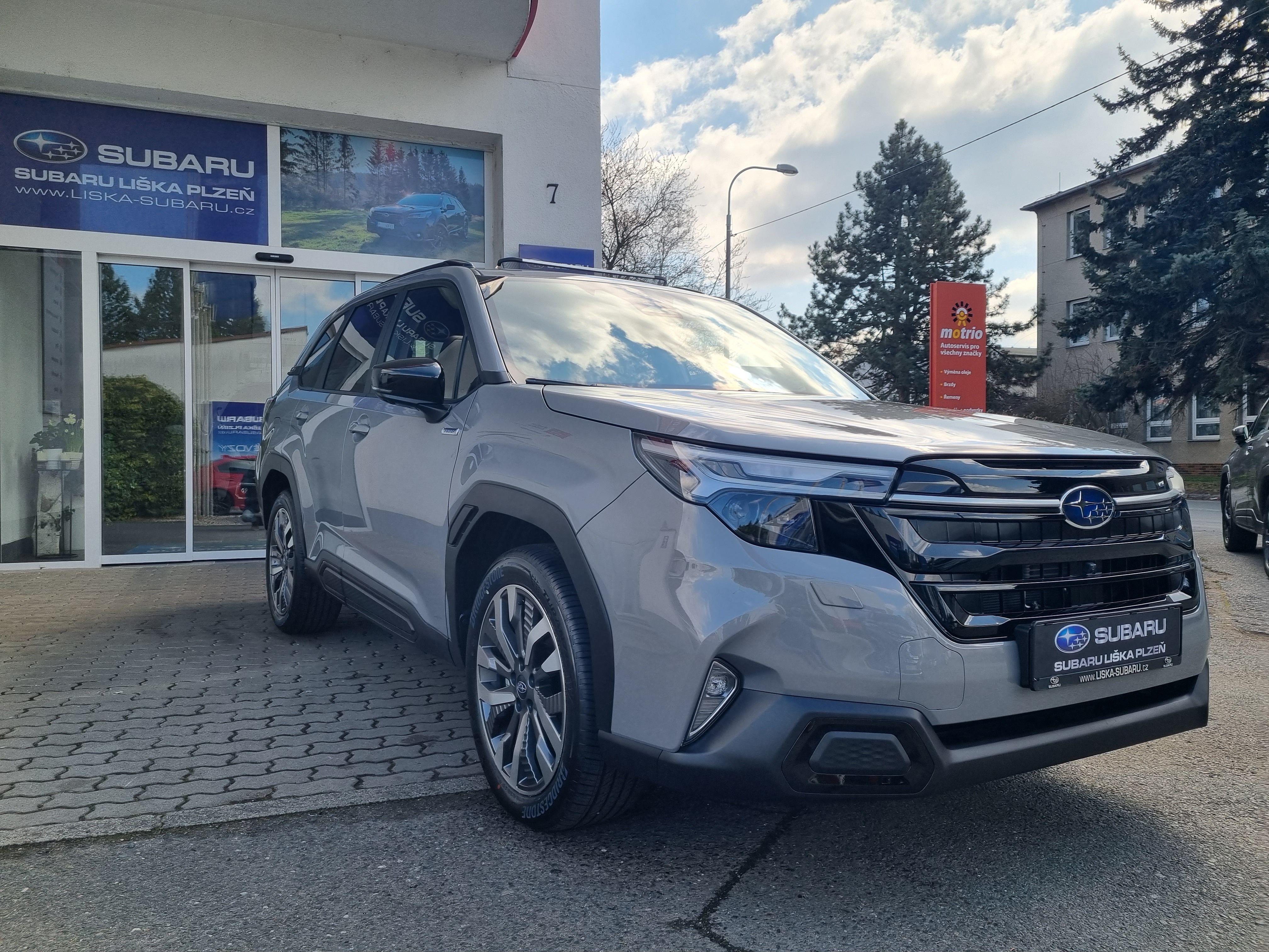 Subaru Forester, 2,0i CVT Touring + zimní kola - fotka 4