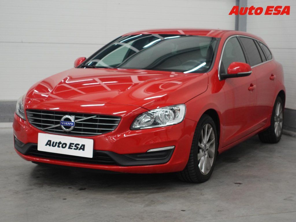 Volvo V60, 2.0 D,AT,tempo,park.asist - fotka 3
