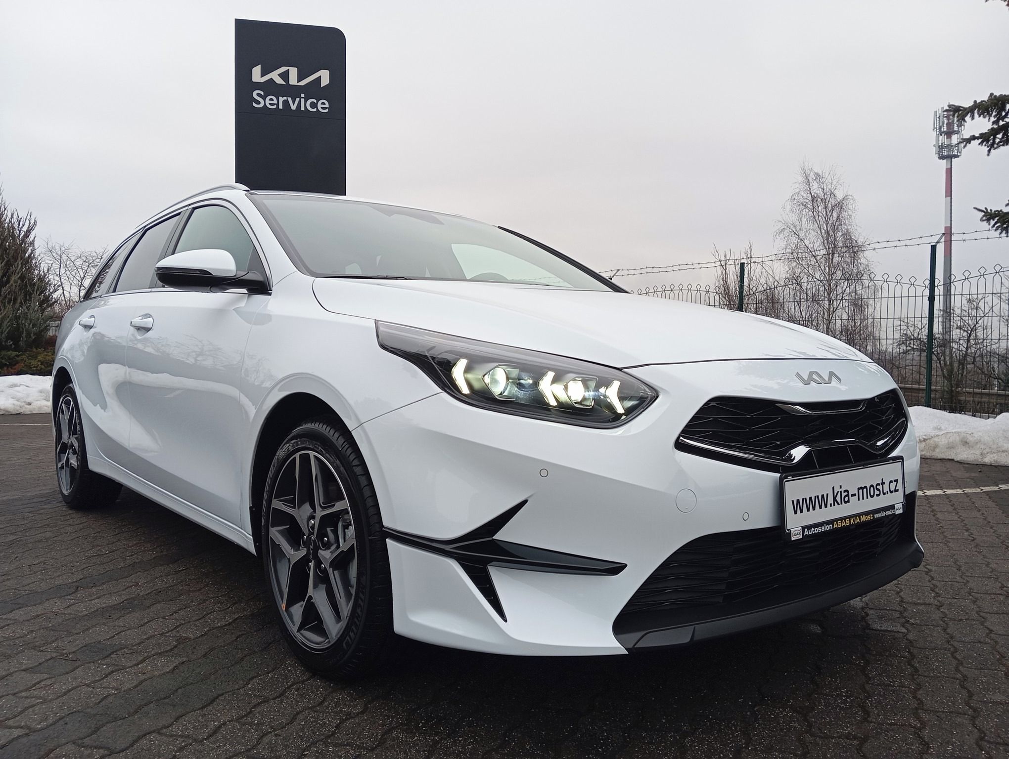 Kia Cee´d SW, 1.5 T-GDi 7DCT TOP + Business - fotka 2