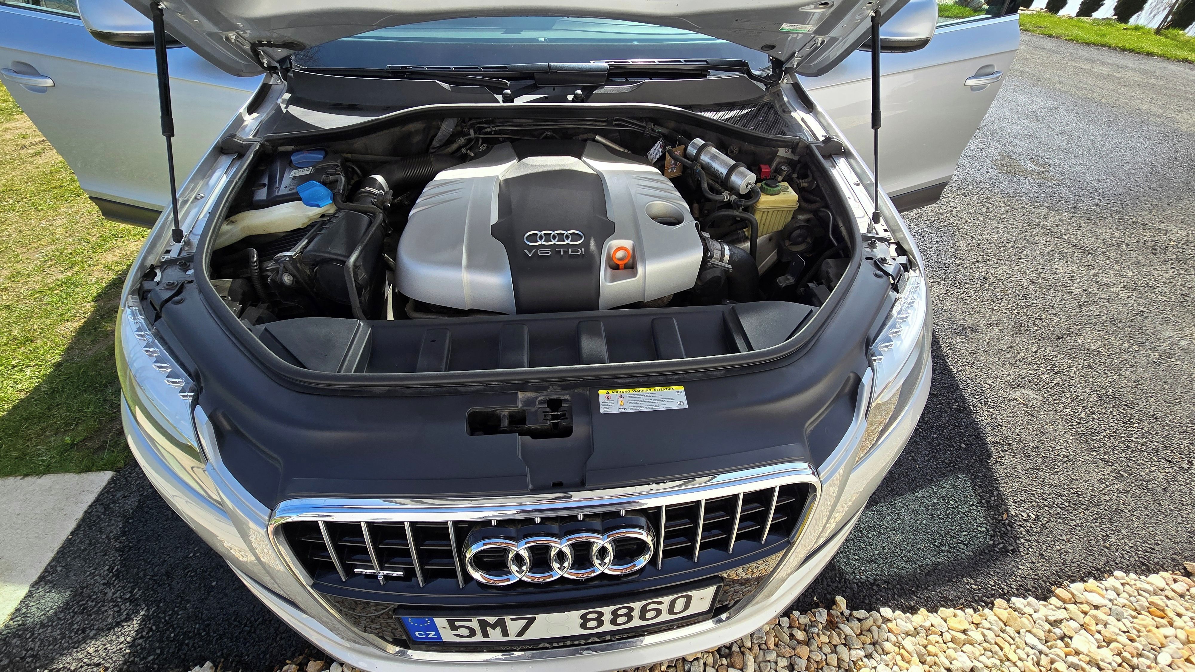 Audi Q7, 3.0 tdi S-line 176kw - fotka 6