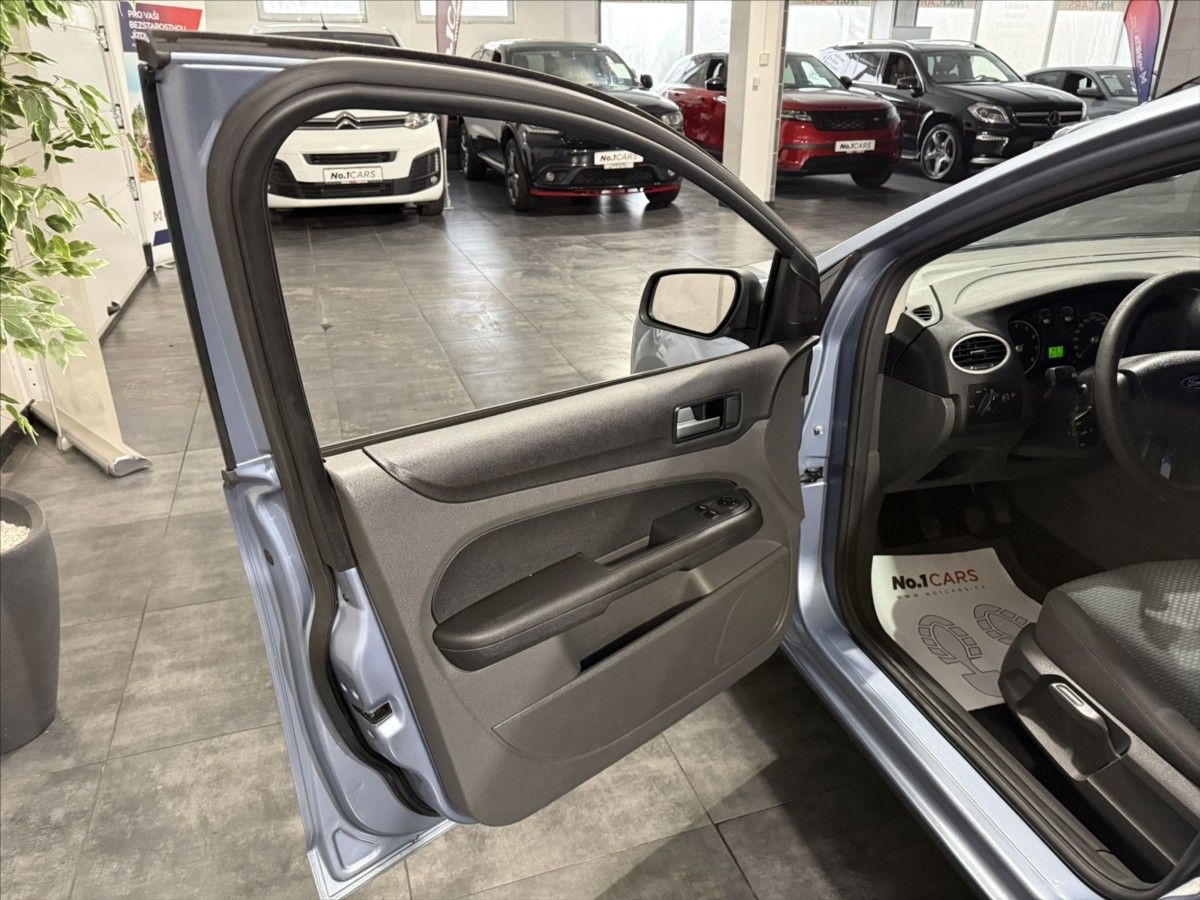 Ford Focus, 1,6   i KLIMA STK 02/28 ALU - fotka 6