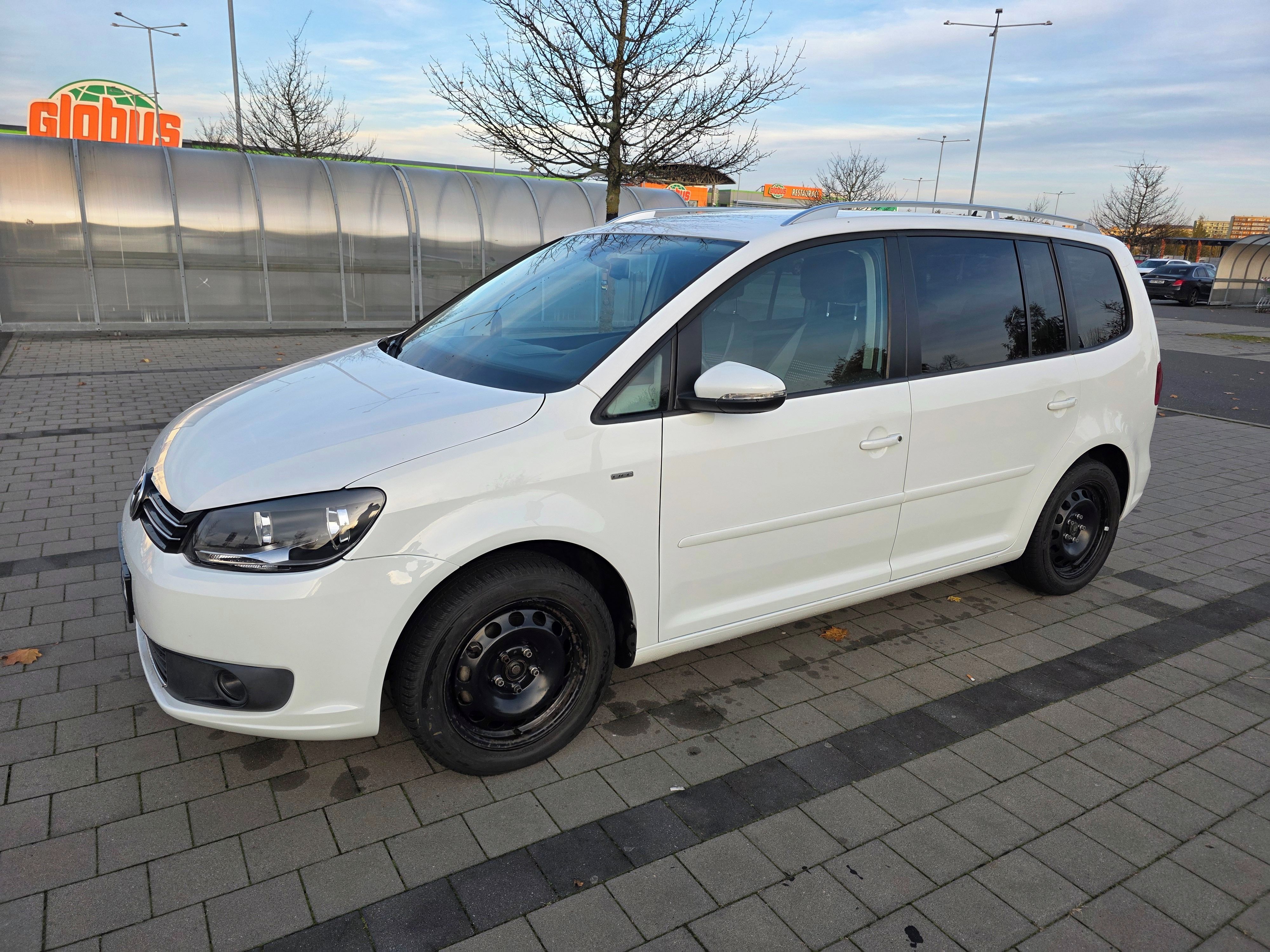 Volkswagen Touran - fotka 3