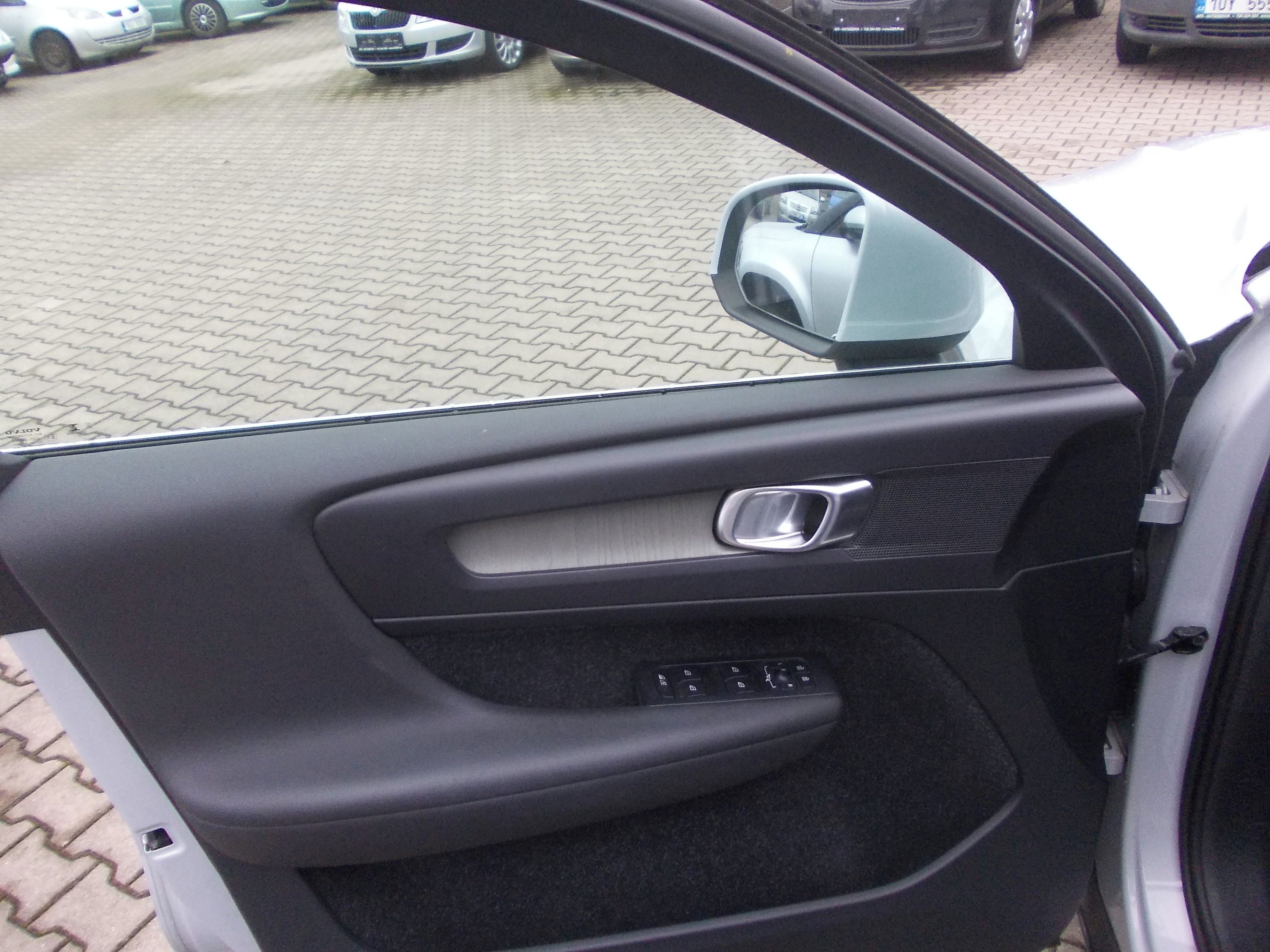 Volvo XC40, 2.0D 140KW INSCRIPTION TAŽNÉ - fotka 5