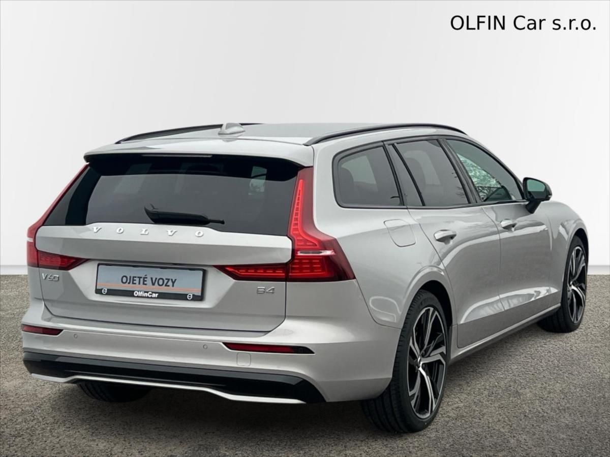 Volvo V60, 2,0 FWD PLUS DARK 145kW  B4 - fotka 2