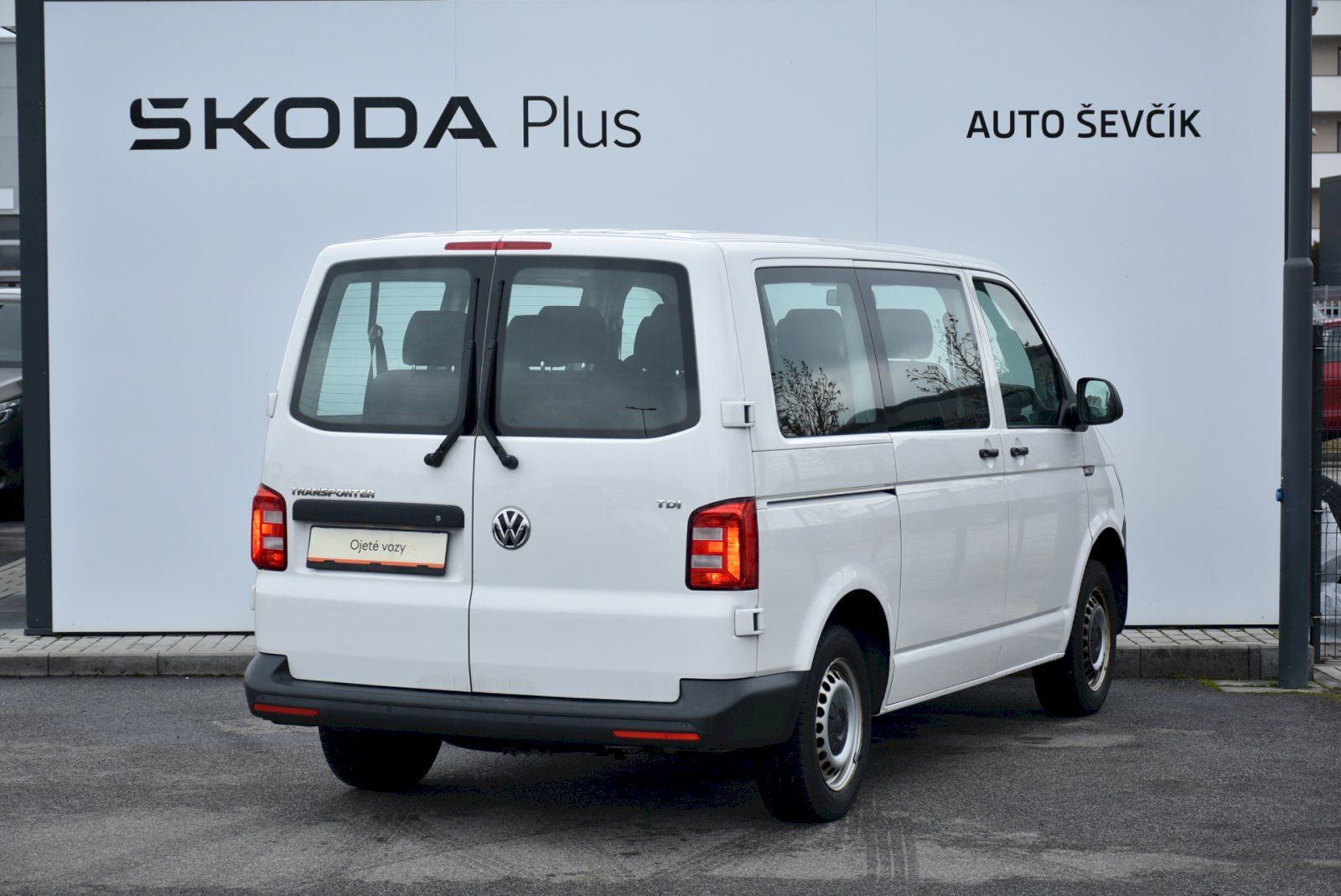 Volkswagen Transporter, 2,0 TDI 62kW 9. Míst - fotka 2