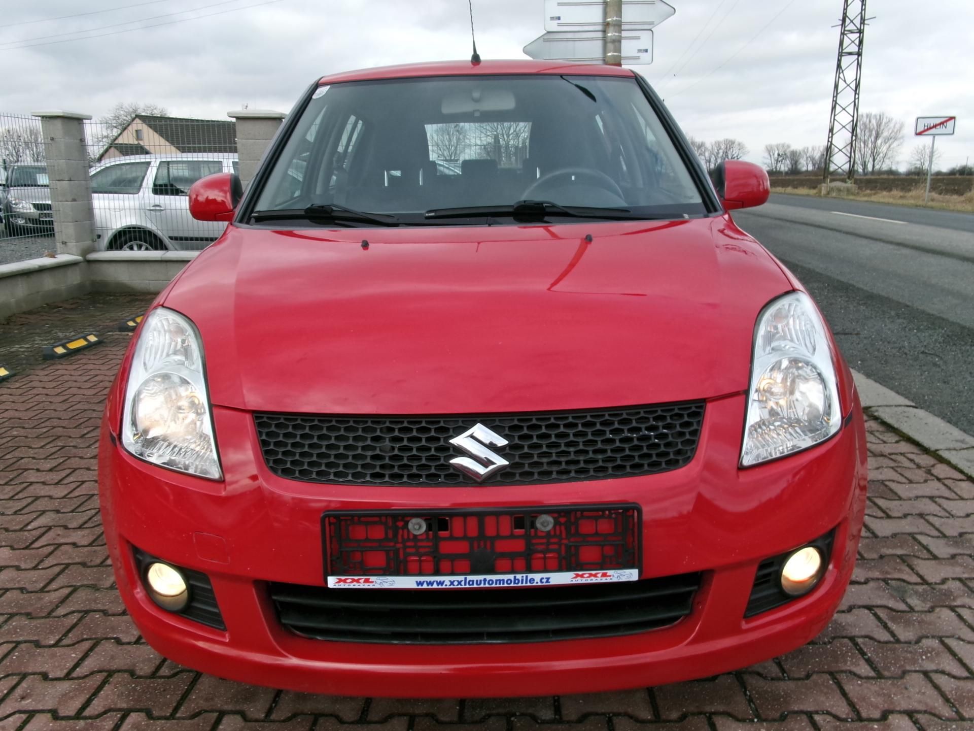 Suzuki Swift, 1,3 GL KLIMA 8x AIRBG - fotka 3